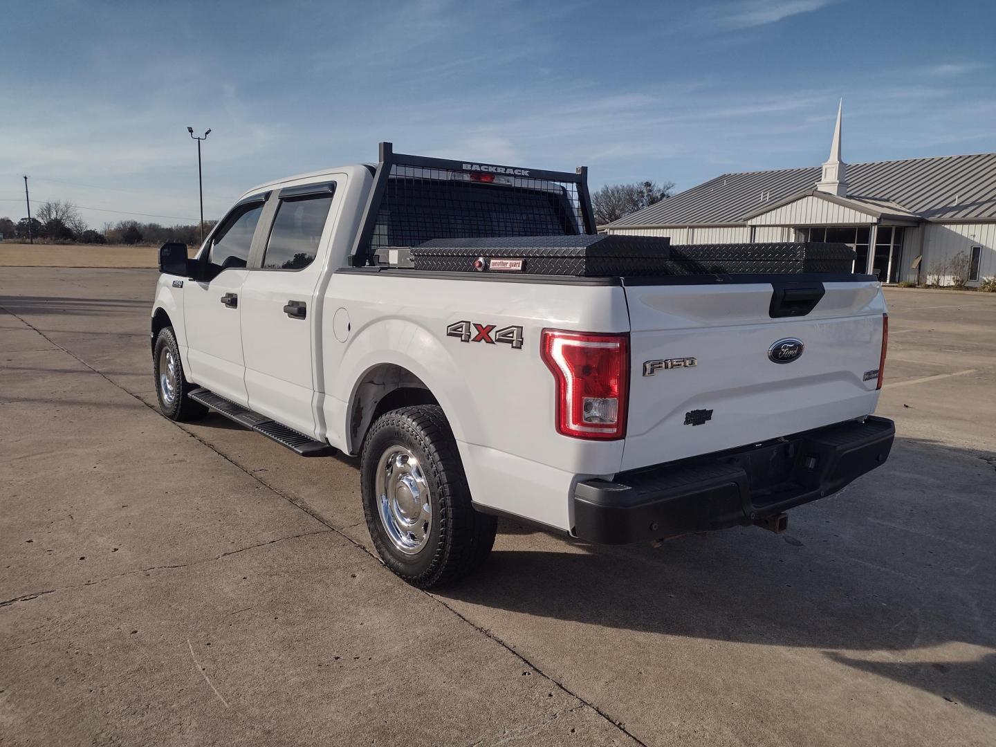 2016 White /Gray Ford F-150 XLT 4WD (1FTEW1EF1GK) with an 5.0L V8 engine, 6A transmission, located at 17760 Hwy 62, Morris, OK, 74445, (918) 733-4887, 35.609104, -95.877060 - 2016 FORD F150 XLT 4WD BI-FUEL SYSTEM RUNS ON CNG (COMPRESSED NATURAL GAS) OR GASOLINE WITH THE 5.0L V8 ENIGINE. FEATURES KEYLESS ENTRY, POWER LOCKS, POWER WINDOWS, POWER MIRRORS, CLOTH INTERIOR, MANUAL SEATS, AM/FM RADIO, CD PLAYER, HANDS FREE CALLING, BACKUP CAMERA, CRUISE CONTROL, TRACTION CONTRO - Photo#6