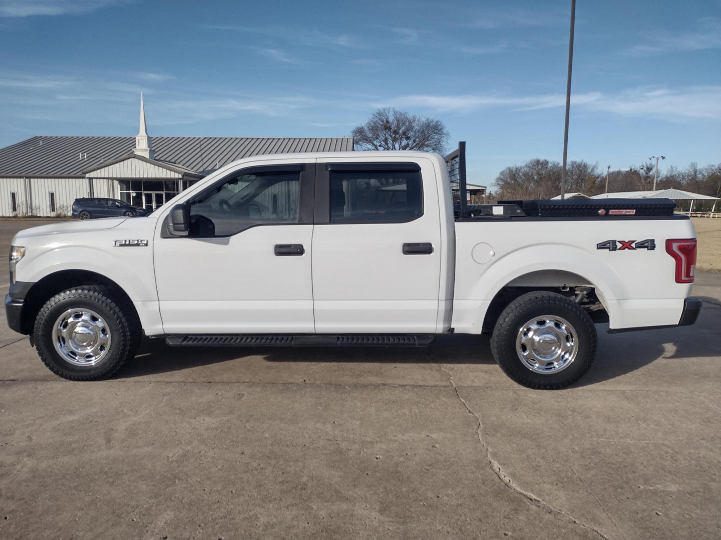 2016 White /Gray Ford F-150 XLT 4WD (1FTEW1EF1GK) with an 5.0L V8 engine, 6A transmission, located at 17760 Hwy 62, Morris, OK, 74445, (918) 733-4887, 35.609104, -95.877060 - 2016 FORD F150 XLT 4WD BI-FUEL SYSTEM RUNS ON CNG (COMPRESSED NATURAL GAS) OR GASOLINE WITH THE 5.0L V8 ENIGINE. FEATURES KEYLESS ENTRY, POWER LOCKS, POWER WINDOWS, POWER MIRRORS, CLOTH INTERIOR, MANUAL SEATS, AM/FM RADIO, CD PLAYER, HANDS FREE CALLING, BACKUP CAMERA, CRUISE CONTROL, TRACTION CONTRO - Photo#7