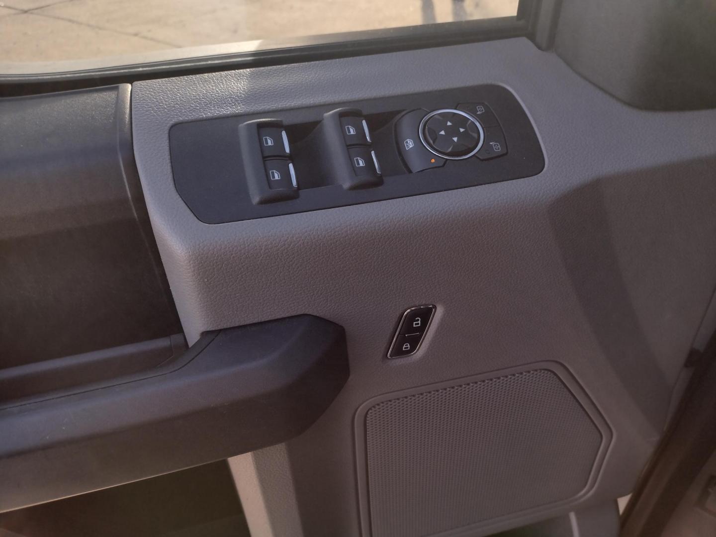 2016 White /Gray Ford F-150 XLT 4WD (1FTEW1EF1GK) with an 5.0L V8 engine, 6A transmission, located at 17760 Hwy 62, Morris, OK, 74445, (918) 733-4887, 35.609104, -95.877060 - 2016 FORD F150 XLT 4WD BI-FUEL SYSTEM RUNS ON CNG (COMPRESSED NATURAL GAS) OR GASOLINE WITH THE 5.0L V8 ENIGINE. FEATURES KEYLESS ENTRY, POWER LOCKS, POWER WINDOWS, POWER MIRRORS, CLOTH INTERIOR, MANUAL SEATS, AM/FM RADIO, CD PLAYER, HANDS FREE CALLING, BACKUP CAMERA, CRUISE CONTROL, TRACTION CONTRO - Photo#9