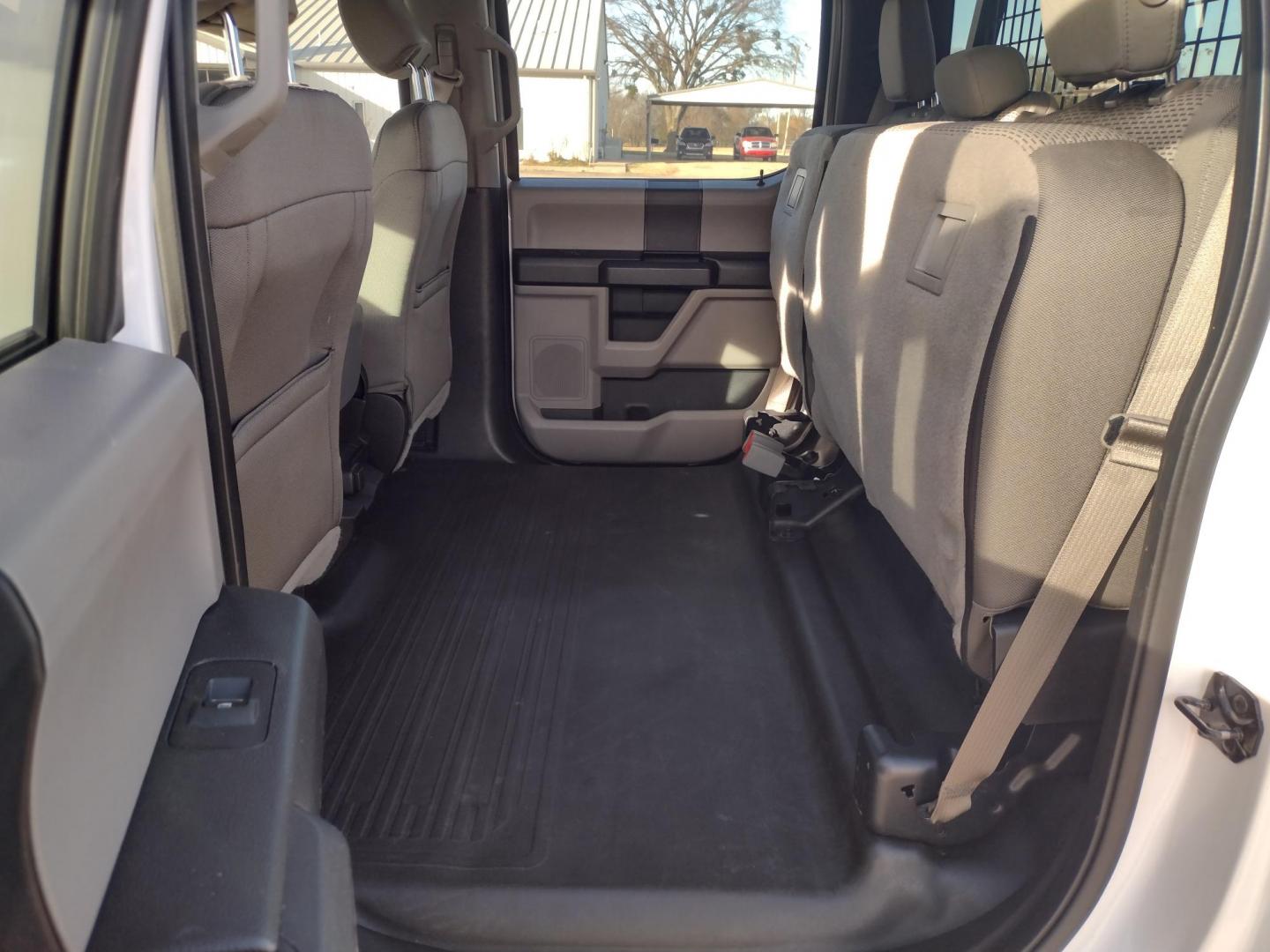 2016 White /Gray Ford F-150 XLT 4WD (1FTEW1EF1GK) with an 5.0L V8 engine, 6A transmission, located at 17760 Hwy 62, Morris, OK, 74445, (918) 733-4887, 35.609104, -95.877060 - 2016 FORD F150 XLT 4WD BI-FUEL SYSTEM RUNS ON CNG (COMPRESSED NATURAL GAS) OR GASOLINE WITH THE 5.0L V8 ENIGINE. FEATURES KEYLESS ENTRY, POWER LOCKS, POWER WINDOWS, POWER MIRRORS, CLOTH INTERIOR, MANUAL SEATS, AM/FM RADIO, CD PLAYER, HANDS FREE CALLING, BACKUP CAMERA, CRUISE CONTROL, TRACTION CONTRO - Photo#19