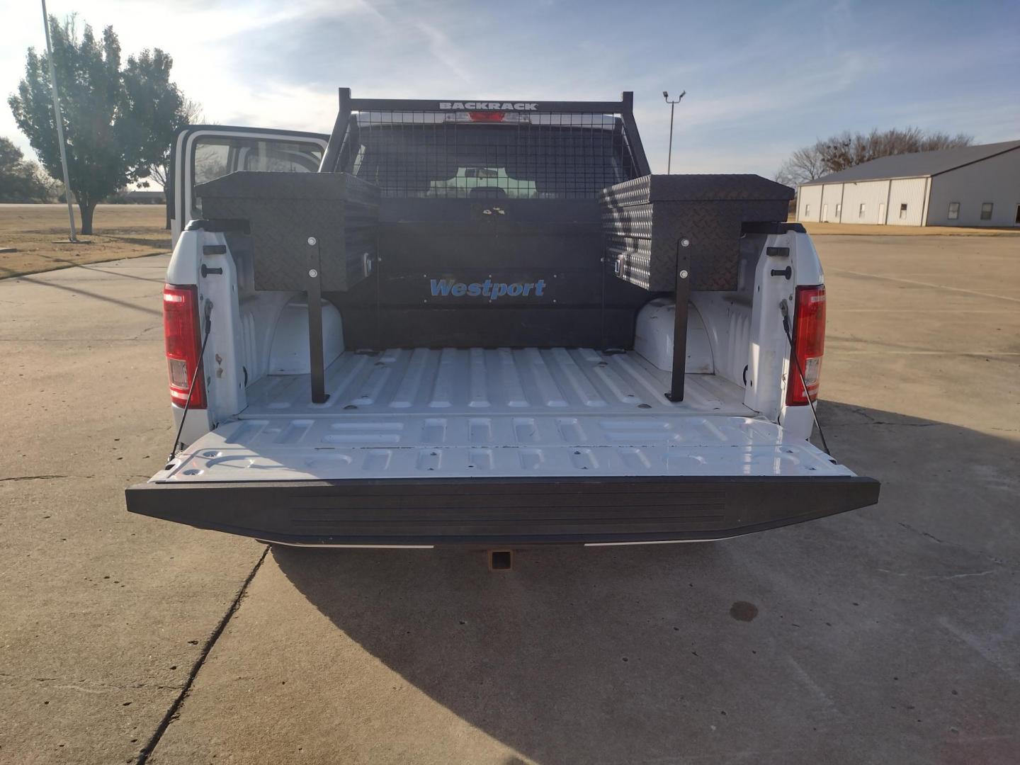 2016 White /Gray Ford F-150 XLT 4WD (1FTEW1EF1GK) with an 5.0L V8 engine, 6A transmission, located at 17760 Hwy 62, Morris, OK, 74445, (918) 733-4887, 35.609104, -95.877060 - 2016 FORD F150 XLT 4WD BI-FUEL SYSTEM RUNS ON CNG (COMPRESSED NATURAL GAS) OR GASOLINE WITH THE 5.0L V8 ENIGINE. FEATURES KEYLESS ENTRY, POWER LOCKS, POWER WINDOWS, POWER MIRRORS, CLOTH INTERIOR, MANUAL SEATS, AM/FM RADIO, CD PLAYER, HANDS FREE CALLING, BACKUP CAMERA, CRUISE CONTROL, TRACTION CONTRO - Photo#22