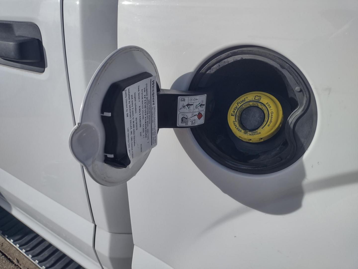 2016 White /Gray Ford F-150 XLT 4WD (1FTEW1EF1GK) with an 5.0L V8 engine, 6A transmission, located at 17760 Hwy 62, Morris, OK, 74445, (918) 733-4887, 35.609104, -95.877060 - 2016 FORD F150 XLT 4WD BI-FUEL SYSTEM RUNS ON CNG (COMPRESSED NATURAL GAS) OR GASOLINE WITH THE 5.0L V8 ENIGINE. FEATURES KEYLESS ENTRY, POWER LOCKS, POWER WINDOWS, POWER MIRRORS, CLOTH INTERIOR, MANUAL SEATS, AM/FM RADIO, CD PLAYER, HANDS FREE CALLING, BACKUP CAMERA, CRUISE CONTROL, TRACTION CONTRO - Photo#23