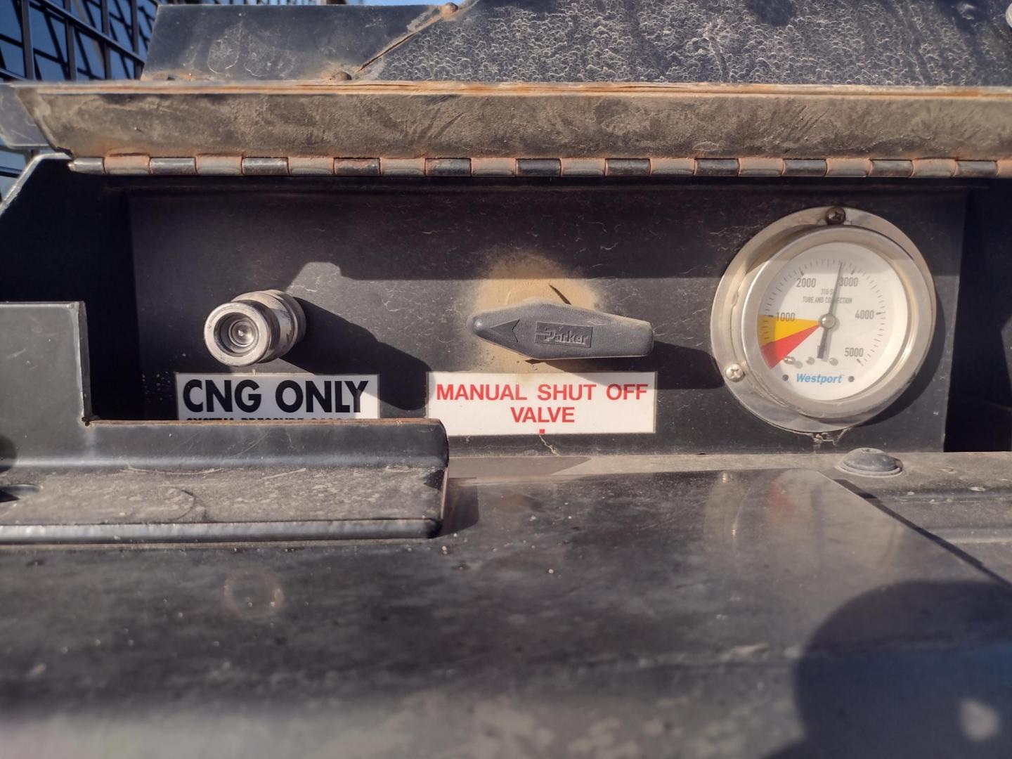 2016 White /Gray Ford F-150 XLT 4WD (1FTEW1EF1GK) with an 5.0L V8 engine, 6A transmission, located at 17760 Hwy 62, Morris, OK, 74445, (918) 733-4887, 35.609104, -95.877060 - 2016 FORD F150 XLT 4WD BI-FUEL SYSTEM RUNS ON CNG (COMPRESSED NATURAL GAS) OR GASOLINE WITH THE 5.0L V8 ENIGINE. FEATURES KEYLESS ENTRY, POWER LOCKS, POWER WINDOWS, POWER MIRRORS, CLOTH INTERIOR, MANUAL SEATS, AM/FM RADIO, CD PLAYER, HANDS FREE CALLING, BACKUP CAMERA, CRUISE CONTROL, TRACTION CONTRO - Photo#24