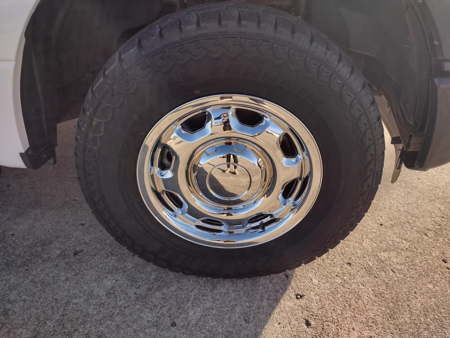 2016 White /Gray Ford F-150 XLT 4WD (1FTEW1EF1GK) with an 5.0L V8 engine, 6A transmission, located at 17760 Hwy 62, Morris, OK, 74445, (918) 733-4887, 35.609104, -95.877060 - 2016 FORD F150 XLT 4WD BI-FUEL SYSTEM RUNS ON CNG (COMPRESSED NATURAL GAS) OR GASOLINE WITH THE 5.0L V8 ENIGINE. FEATURES KEYLESS ENTRY, POWER LOCKS, POWER WINDOWS, POWER MIRRORS, CLOTH INTERIOR, MANUAL SEATS, AM/FM RADIO, CD PLAYER, HANDS FREE CALLING, BACKUP CAMERA, CRUISE CONTROL, TRACTION CONTRO - Photo#27