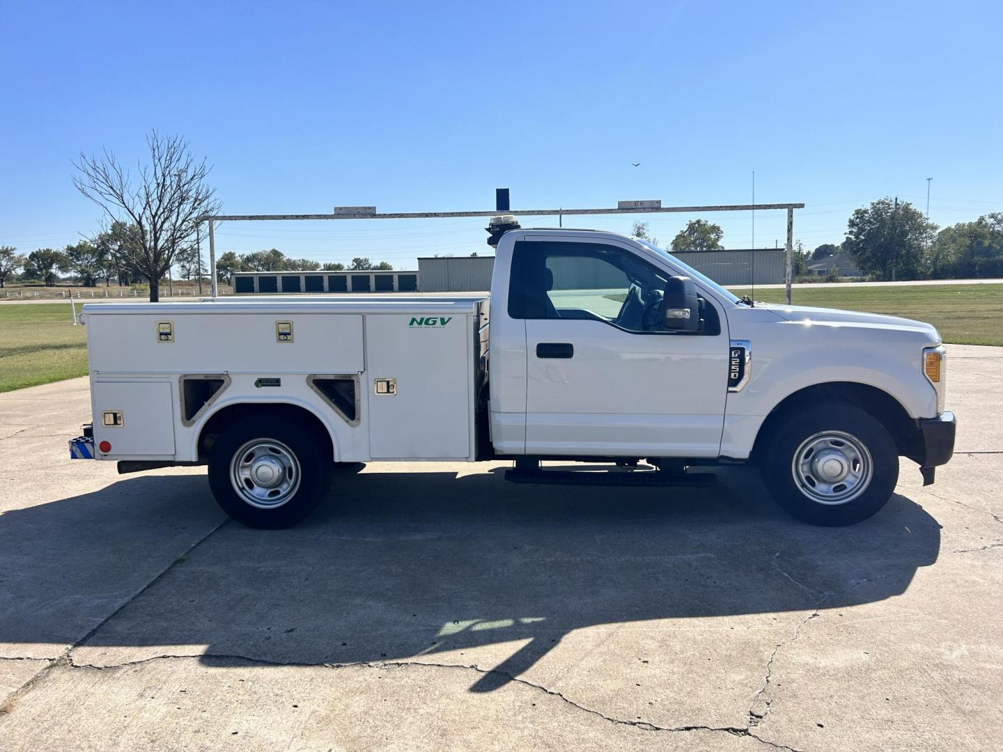 2017 White /Gray Ford F-250 SD 2WD (1FDBF2A67HE) with an 6.2L V8 OHV 16V engine, 6A transmission, located at 17760 Hwy 62, Morris, OK, 74445, (918) 733-4887, 35.609104, -95.877060 - 2017 FORD F250 TOOL BED SD 2WD WITH 6.2L V8 ENIGINE. THIS FEATURES KEYLESS ENTRY, POWER LOCKS, POWER WINDOWS,POWER MIRRORS, CLOTH INTERIOR, MANUAL SEATS, AM/FM RADIO, AUX PORT, TRACTION CONTROL, TOOL BED AND TRAILER HITCH. TIRES 245/75R17 AND ONLY 145,448 MILES. THIS IS A BI-FUEL SYSTEM THAT RUNS ON - Photo#3