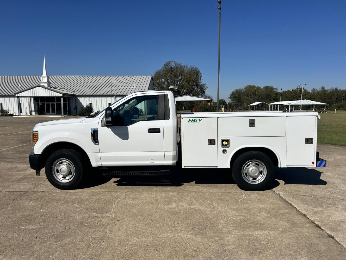 2017 White /Gray Ford F-250 SD 2WD (1FDBF2A67HE) with an 6.2L V8 OHV 16V engine, 6A transmission, located at 17760 Hwy 62, Morris, OK, 74445, (918) 733-4887, 35.609104, -95.877060 - 2017 FORD F250 TOOL BED SD 2WD WITH 6.2L V8 ENIGINE. THIS FEATURES KEYLESS ENTRY, POWER LOCKS, POWER WINDOWS,POWER MIRRORS, CLOTH INTERIOR, MANUAL SEATS, AM/FM RADIO, AUX PORT, TRACTION CONTROL, TOOL BED AND TRAILER HITCH. TIRES 245/75R17 AND ONLY 145,448 MILES. THIS IS A BI-FUEL SYSTEM THAT RUNS ON - Photo#7