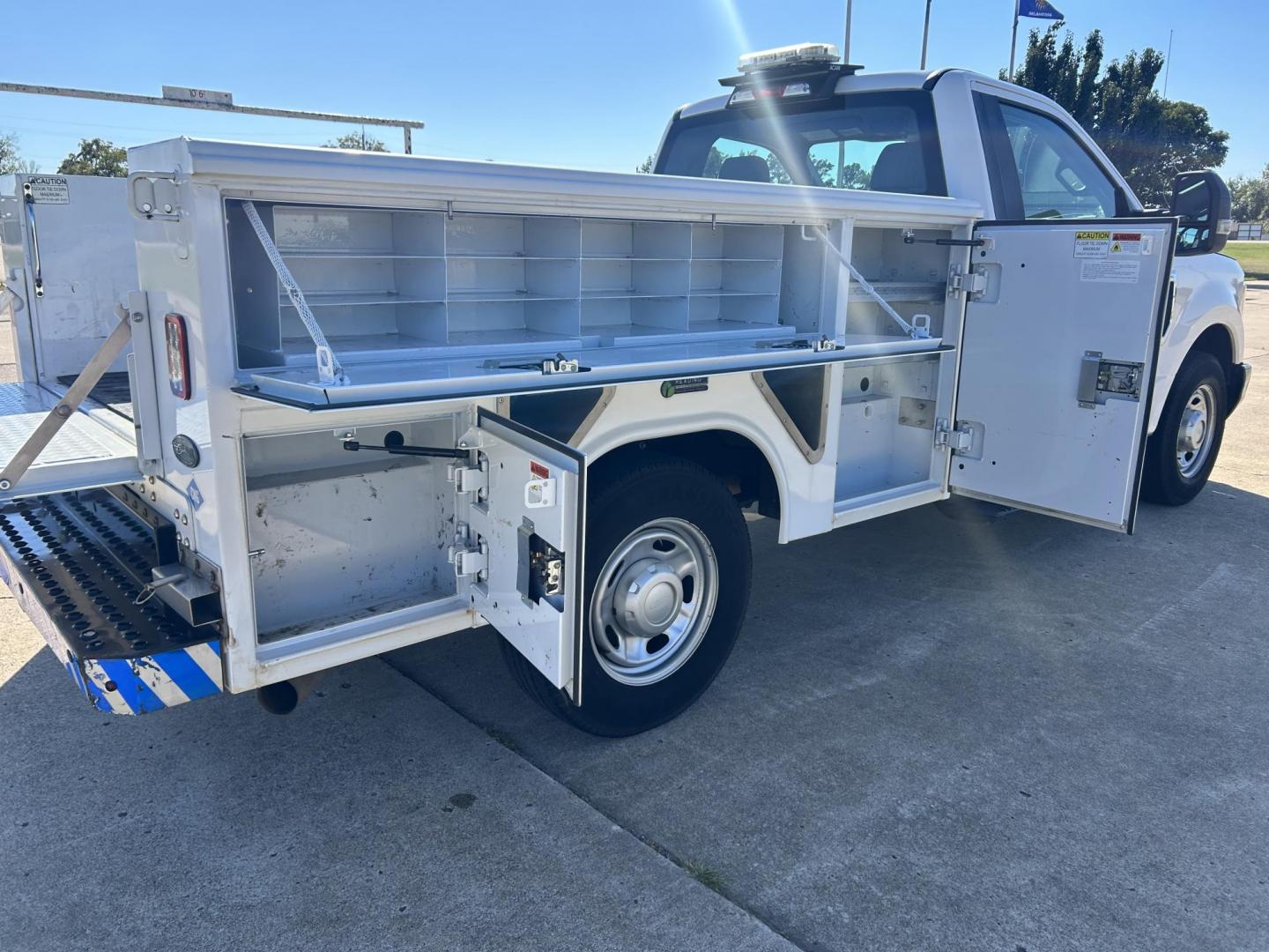 2017 White /Gray Ford F-250 SD 2WD (1FDBF2A67HE) with an 6.2L V8 OHV 16V engine, 6A transmission, located at 17760 Hwy 62, Morris, OK, 74445, (918) 733-4887, 35.609104, -95.877060 - 2017 FORD F250 TOOL BED SD 2WD WITH 6.2L V8 ENIGINE. THIS FEATURES KEYLESS ENTRY, POWER LOCKS, POWER WINDOWS,POWER MIRRORS, CLOTH INTERIOR, MANUAL SEATS, AM/FM RADIO, AUX PORT, TRACTION CONTROL, TOOL BED AND TRAILER HITCH. TIRES 245/75R17 AND ONLY 145,448 MILES. THIS IS A BI-FUEL SYSTEM THAT RUNS ON - Photo#15