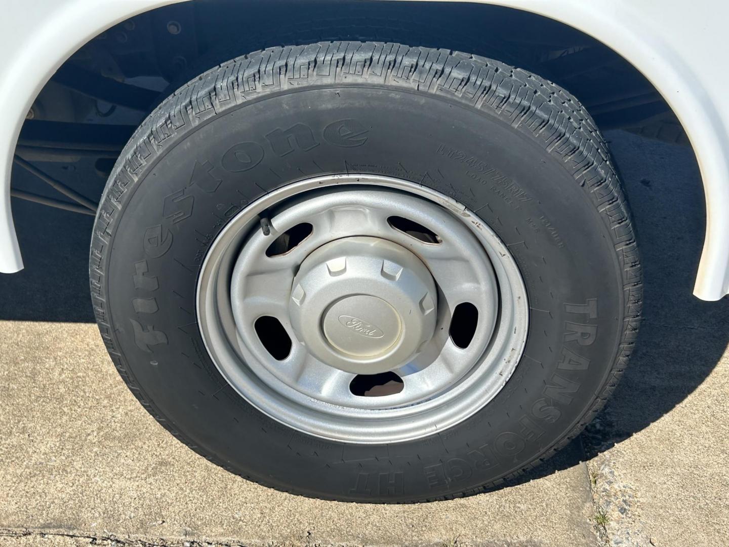 2017 White /Gray Ford F-250 SD 2WD (1FDBF2A67HE) with an 6.2L V8 OHV 16V engine, 6A transmission, located at 17760 Hwy 62, Morris, OK, 74445, (918) 733-4887, 35.609104, -95.877060 - 2017 FORD F250 TOOL BED SD 2WD WITH 6.2L V8 ENIGINE. THIS FEATURES KEYLESS ENTRY, POWER LOCKS, POWER WINDOWS,POWER MIRRORS, CLOTH INTERIOR, MANUAL SEATS, AM/FM RADIO, AUX PORT, TRACTION CONTROL, TOOL BED AND TRAILER HITCH. TIRES 245/75R17 AND ONLY 145,448 MILES. THIS IS A BI-FUEL SYSTEM THAT RUNS ON - Photo#27