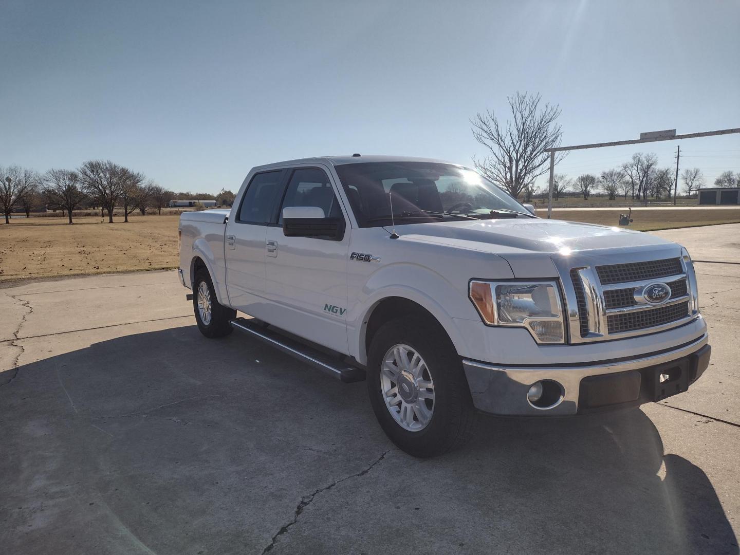 2012 White /TAN Ford F-150 LARIAT (1FTFW1CFXCF) with an 5.0L V8 engine, 6-Speed Automatic transmission, located at 17760 Hwy 62, Morris, OK, 74445, (918) 733-4887, 35.609104, -95.877060 - 2012 FORD F150 LARIAT 2WD BI-FUEL SYSTEM RUNS ON CNG (COMPRESSED NATURAL GAS) OR GASOLINE WITH 5.0L V8 ENIGNE. IT FEATURES KEYLESS ENTRY, POWER LOCKS, POWER WINDOWS, POWER MIRRORS, POWER SEATS, LEATHER INTERIOR, HEATED AND COOLED SEATS, AM/FM RADIO, NAVIGATION, CD PLAYER, HANDS FREE CALLING, DUAL CL - Photo#2