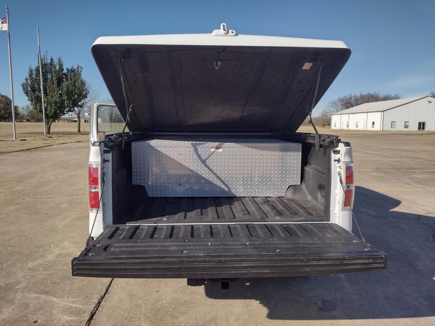 2012 White /TAN Ford F-150 LARIAT (1FTFW1CFXCF) with an 5.0L V8 engine, 6-Speed Automatic transmission, located at 17760 Hwy 62, Morris, OK, 74445, (918) 733-4887, 35.609104, -95.877060 - 2012 FORD F150 LARIAT 2WD BI-FUEL SYSTEM RUNS ON CNG (COMPRESSED NATURAL GAS) OR GASOLINE WITH 5.0L V8 ENIGNE. IT FEATURES KEYLESS ENTRY, POWER LOCKS, POWER WINDOWS, POWER MIRRORS, POWER SEATS, LEATHER INTERIOR, HEATED AND COOLED SEATS, AM/FM RADIO, NAVIGATION, CD PLAYER, HANDS FREE CALLING, DUAL CL - Photo#27