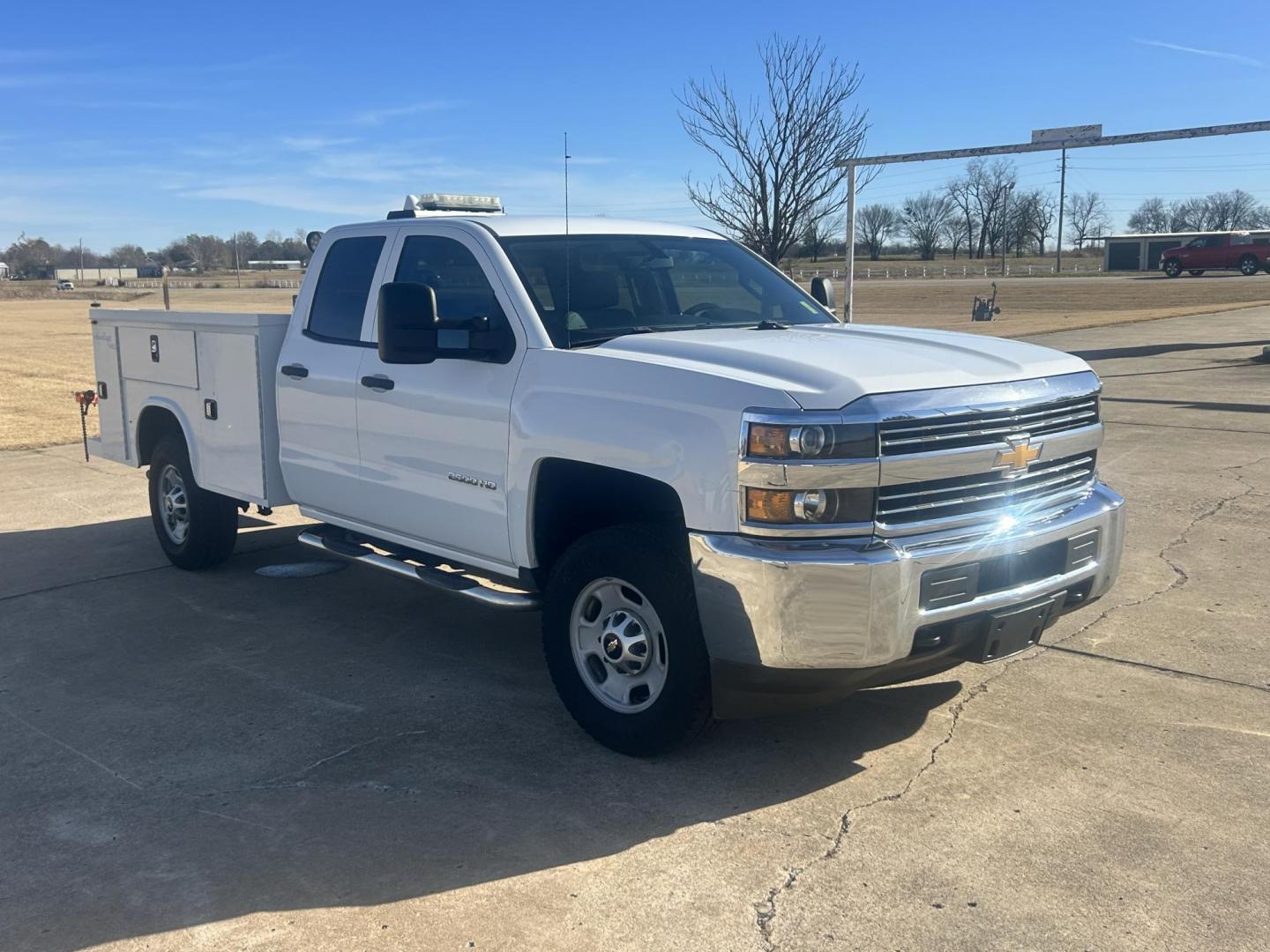 2017 White /Gray Chevrolet Silverado 2500HD (1GC2KUEG6HZ) with an 6.0L V8 OHV 16V FFV engine, 6A transmission, located at 17760 Hwy 62, Morris, OK, 74445, (918) 733-4887, 35.609104, -95.877060 - 2017 CHEVY SILVERADO 2500 HD 4WD BI-FUEL SYSTEM THAT RUNS ON CNG OR GASOLINE WITH 6.0L V8 ENIGINE. IT FEATURES POWER LOCKS, POWER WINDOWS, MANUAL SEATS, LEATHER INTERIOR, CRUSIE CONTROL, TRACTION CONTROL, TRAILER BRAKES, AM/FM RADIO, NO BACK SEAT HAS OPEN TOOL BOX, TOOL BED, AND RIDGID PIPE VISE. ON - Photo#2