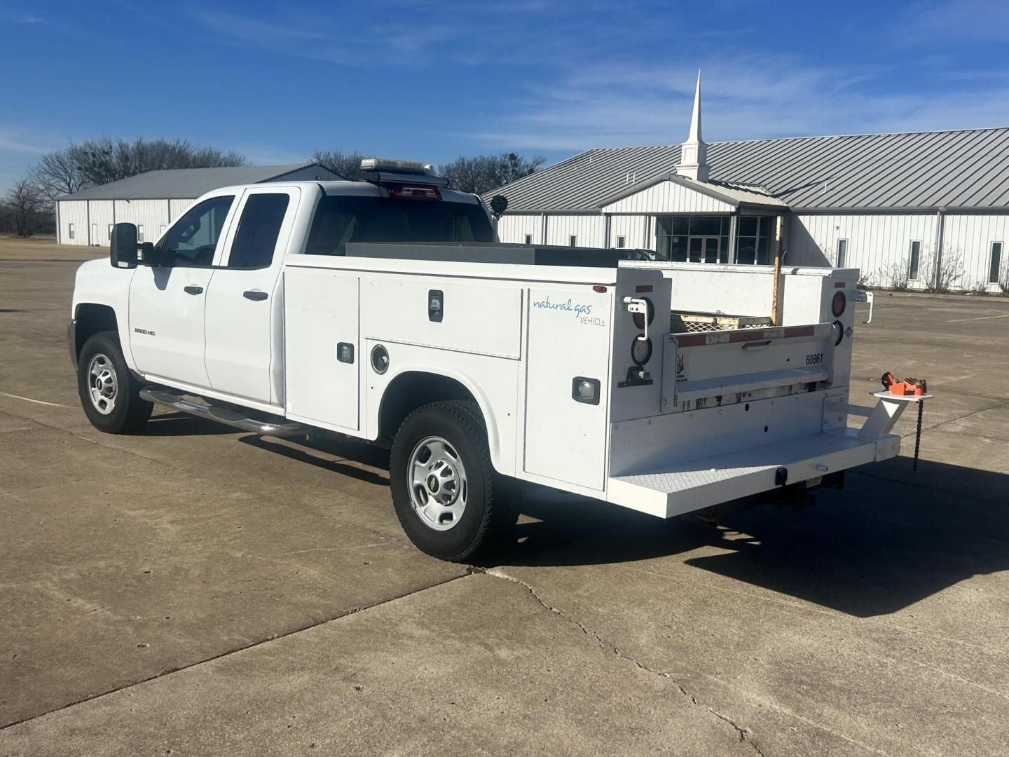 2017 White /Gray Chevrolet Silverado 2500HD (1GC2KUEG6HZ) with an 6.0L V8 OHV 16V FFV engine, 6A transmission, located at 17760 Hwy 62, Morris, OK, 74445, (918) 733-4887, 35.609104, -95.877060 - 2017 CHEVY SILVERADO 2500 HD 4WD BI-FUEL SYSTEM THAT RUNS ON CNG OR GASOLINE WITH 6.0L V8 ENIGINE. IT FEATURES POWER LOCKS, POWER WINDOWS, MANUAL SEATS, LEATHER INTERIOR, CRUSIE CONTROL, TRACTION CONTROL, TRAILER BRAKES, AM/FM RADIO, NO BACK SEAT HAS OPEN TOOL BOX, TOOL BED, AND RIDGID PIPE VISE. ON - Photo#6