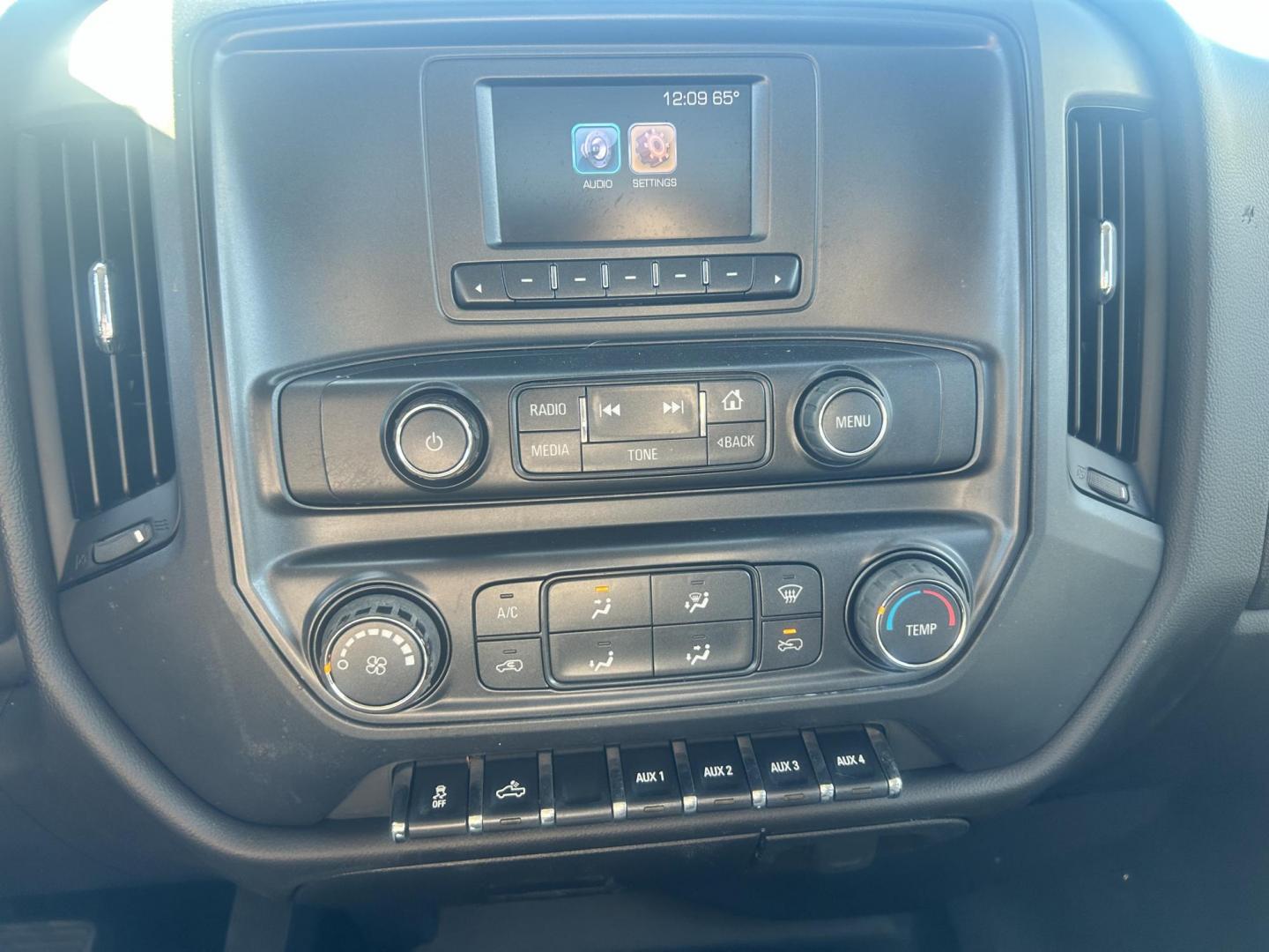 2017 White /Gray Chevrolet Silverado 2500HD (1GC2KUEG6HZ) with an 6.0L V8 OHV 16V FFV engine, 6A transmission, located at 17760 Hwy 62, Morris, OK, 74445, (918) 733-4887, 35.609104, -95.877060 - 2017 CHEVY SILVERADO 2500 HD 4WD BI-FUEL SYSTEM THAT RUNS ON CNG OR GASOLINE WITH 6.0L V8 ENIGINE. IT FEATURES POWER LOCKS, POWER WINDOWS, MANUAL SEATS, LEATHER INTERIOR, CRUSIE CONTROL, TRACTION CONTROL, TRAILER BRAKES, AM/FM RADIO, NO BACK SEAT HAS OPEN TOOL BOX, TOOL BED, AND RIDGID PIPE VISE. ON - Photo#11