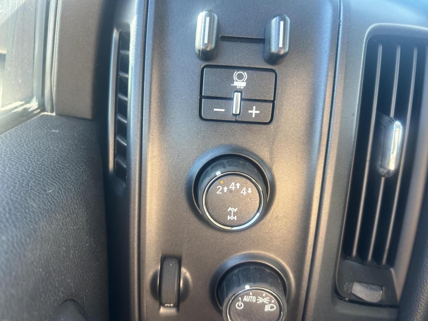 2017 White /Gray Chevrolet Silverado 2500HD (1GC2KUEG6HZ) with an 6.0L V8 OHV 16V FFV engine, 6A transmission, located at 17760 Hwy 62, Morris, OK, 74445, (918) 733-4887, 35.609104, -95.877060 - 2017 CHEVY SILVERADO 2500 HD 4WD BI-FUEL SYSTEM THAT RUNS ON CNG OR GASOLINE WITH 6.0L V8 ENIGINE. IT FEATURES POWER LOCKS, POWER WINDOWS, MANUAL SEATS, LEATHER INTERIOR, CRUSIE CONTROL, TRACTION CONTROL, TRAILER BRAKES, AM/FM RADIO, NO BACK SEAT HAS OPEN TOOL BOX, TOOL BED, AND RIDGID PIPE VISE. ON - Photo#13