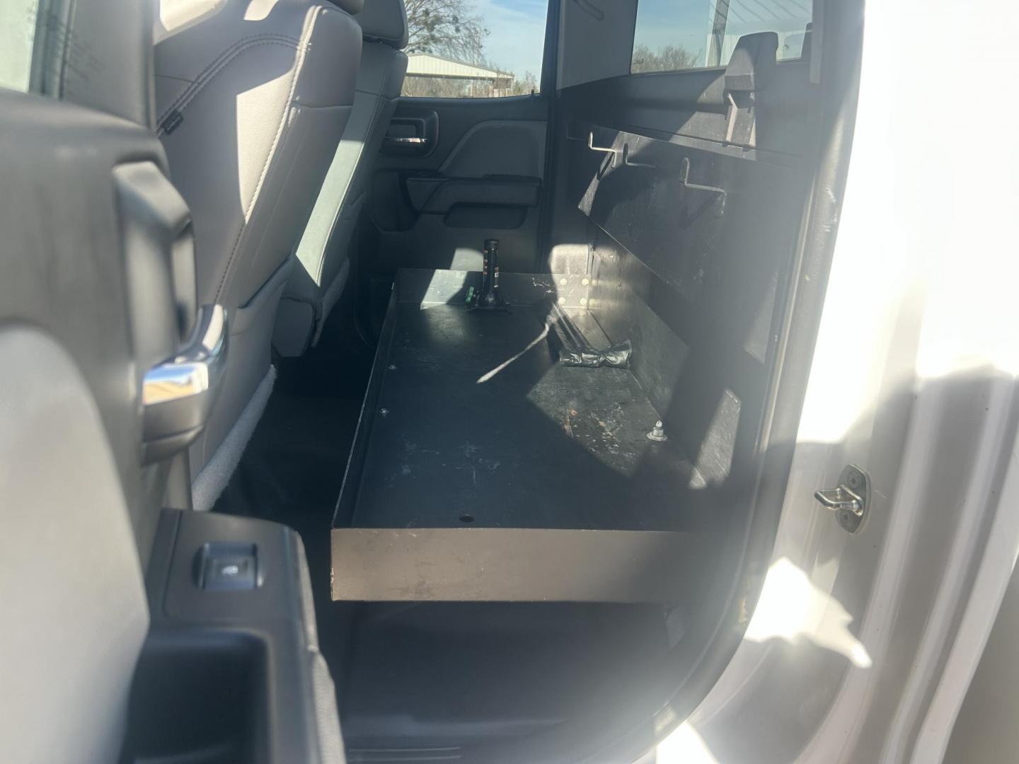 2017 White /Gray Chevrolet Silverado 2500HD (1GC2KUEG6HZ) with an 6.0L V8 OHV 16V FFV engine, 6A transmission, located at 17760 Hwy 62, Morris, OK, 74445, (918) 733-4887, 35.609104, -95.877060 - 2017 CHEVY SILVERADO 2500 HD 4WD BI-FUEL SYSTEM THAT RUNS ON CNG OR GASOLINE WITH 6.0L V8 ENIGINE. IT FEATURES POWER LOCKS, POWER WINDOWS, MANUAL SEATS, LEATHER INTERIOR, CRUSIE CONTROL, TRACTION CONTROL, TRAILER BRAKES, AM/FM RADIO, NO BACK SEAT HAS OPEN TOOL BOX, TOOL BED, AND RIDGID PIPE VISE. ON - Photo#15