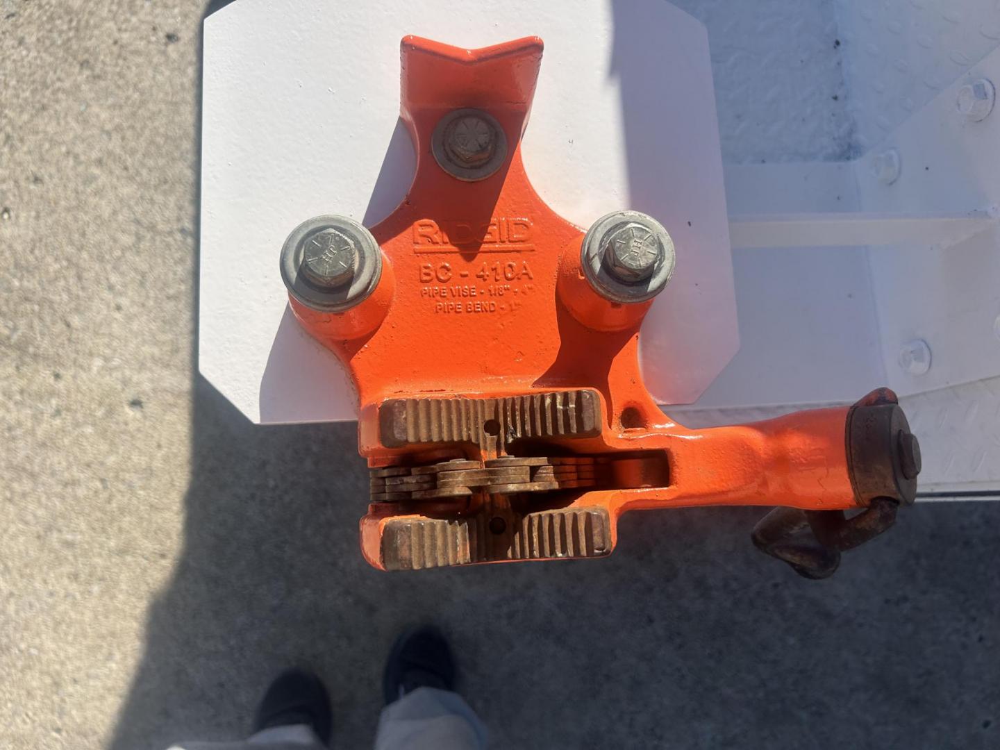 2017 White /Gray Chevrolet Silverado 2500HD (1GC2KUEG6HZ) with an 6.0L V8 OHV 16V FFV engine, 6A transmission, located at 17760 Hwy 62, Morris, OK, 74445, (918) 733-4887, 35.609104, -95.877060 - 2017 CHEVY SILVERADO 2500 HD 4WD BI-FUEL SYSTEM THAT RUNS ON CNG OR GASOLINE WITH 6.0L V8 ENIGINE. IT FEATURES POWER LOCKS, POWER WINDOWS, MANUAL SEATS, LEATHER INTERIOR, CRUSIE CONTROL, TRACTION CONTROL, TRAILER BRAKES, AM/FM RADIO, NO BACK SEAT HAS OPEN TOOL BOX, TOOL BED, AND RIDGID PIPE VISE. ON - Photo#19