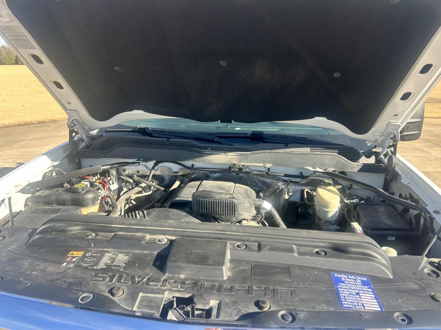 2017 White /Gray Chevrolet Silverado 2500HD (1GC2KUEG6HZ) with an 6.0L V8 OHV 16V FFV engine, 6A transmission, located at 17760 Hwy 62, Morris, OK, 74445, (918) 733-4887, 35.609104, -95.877060 - 2017 CHEVY SILVERADO 2500 HD 4WD BI-FUEL SYSTEM THAT RUNS ON CNG OR GASOLINE WITH 6.0L V8 ENIGINE. IT FEATURES POWER LOCKS, POWER WINDOWS, MANUAL SEATS, LEATHER INTERIOR, CRUSIE CONTROL, TRACTION CONTROL, TRAILER BRAKES, AM/FM RADIO, NO BACK SEAT HAS OPEN TOOL BOX, TOOL BED, AND RIDGID PIPE VISE. ON - Photo#22