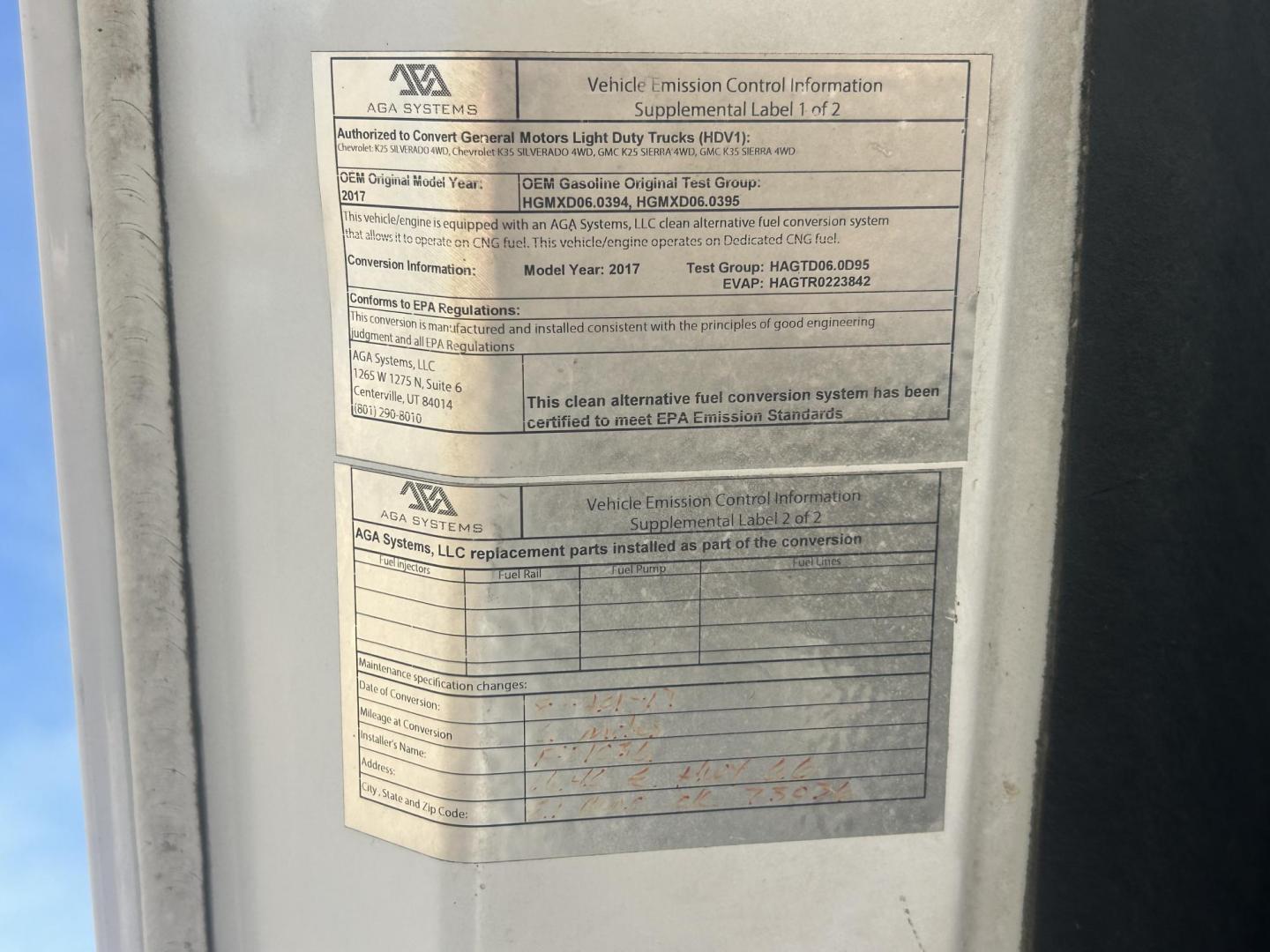 2017 White /Gray Chevrolet Silverado 2500HD (1GC2KUEG6HZ) with an 6.0L V8 OHV 16V FFV engine, 6A transmission, located at 17760 Hwy 62, Morris, OK, 74445, (918) 733-4887, 35.609104, -95.877060 - 2017 CHEVY SILVERADO 2500 HD 4WD BI-FUEL SYSTEM THAT RUNS ON CNG OR GASOLINE WITH 6.0L V8 ENIGINE. IT FEATURES POWER LOCKS, POWER WINDOWS, MANUAL SEATS, LEATHER INTERIOR, CRUSIE CONTROL, TRACTION CONTROL, TRAILER BRAKES, AM/FM RADIO, NO BACK SEAT HAS OPEN TOOL BOX, TOOL BED, AND RIDGID PIPE VISE. ON - Photo#31