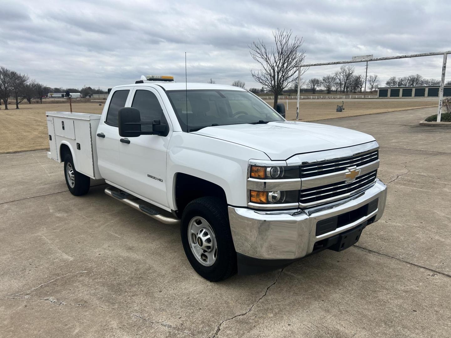 2017 White /Gray Chevrolet Silverado 2500HD 2500 HD (1GC2CUEG1HZ) with an 6.0L V8 OHV 16V FFV engine, 6A transmission, located at 17760 Hwy 62, Morris, OK, 74445, (918) 733-4887, 35.609104, -95.877060 - 2017 CHEVY SILVERADO 2500 HD 2WD BI-FUEL SYSTEM THAT RUNS ON CNG OR GASOLINE WITH 6.0L V8 ENIGINE. IT FEATURES POWER LOCKS, POWER WINDOWS, MANUAL SEATS, LEATHER INTERIOR, CRUSIE CONTROL, TRACTION CONTROL, TRAILER BRAKES, AM/FM RADIO, BACKUP CAMERA, NO BACK SEAT HAS OPEN TOOL BOX, AND TOOL BED.***HA - Photo#2