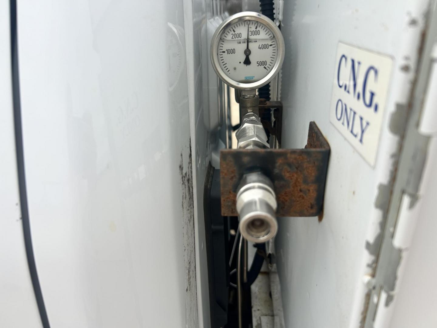 2017 White /Gray Chevrolet Silverado 2500HD 2500 HD (1GC2CUEG1HZ) with an 6.0L V8 OHV 16V FFV engine, 6A transmission, located at 17760 Hwy 62, Morris, OK, 74445, (918) 733-4887, 35.609104, -95.877060 - 2017 CHEVY SILVERADO 2500 HD 2WD BI-FUEL SYSTEM THAT RUNS ON CNG OR GASOLINE WITH 6.0L V8 ENIGINE. IT FEATURES POWER LOCKS, POWER WINDOWS, MANUAL SEATS, LEATHER INTERIOR, CRUSIE CONTROL, TRACTION CONTROL, TRAILER BRAKES, AM/FM RADIO, BACKUP CAMERA, NO BACK SEAT HAS OPEN TOOL BOX, AND TOOL BED.***HA - Photo#22