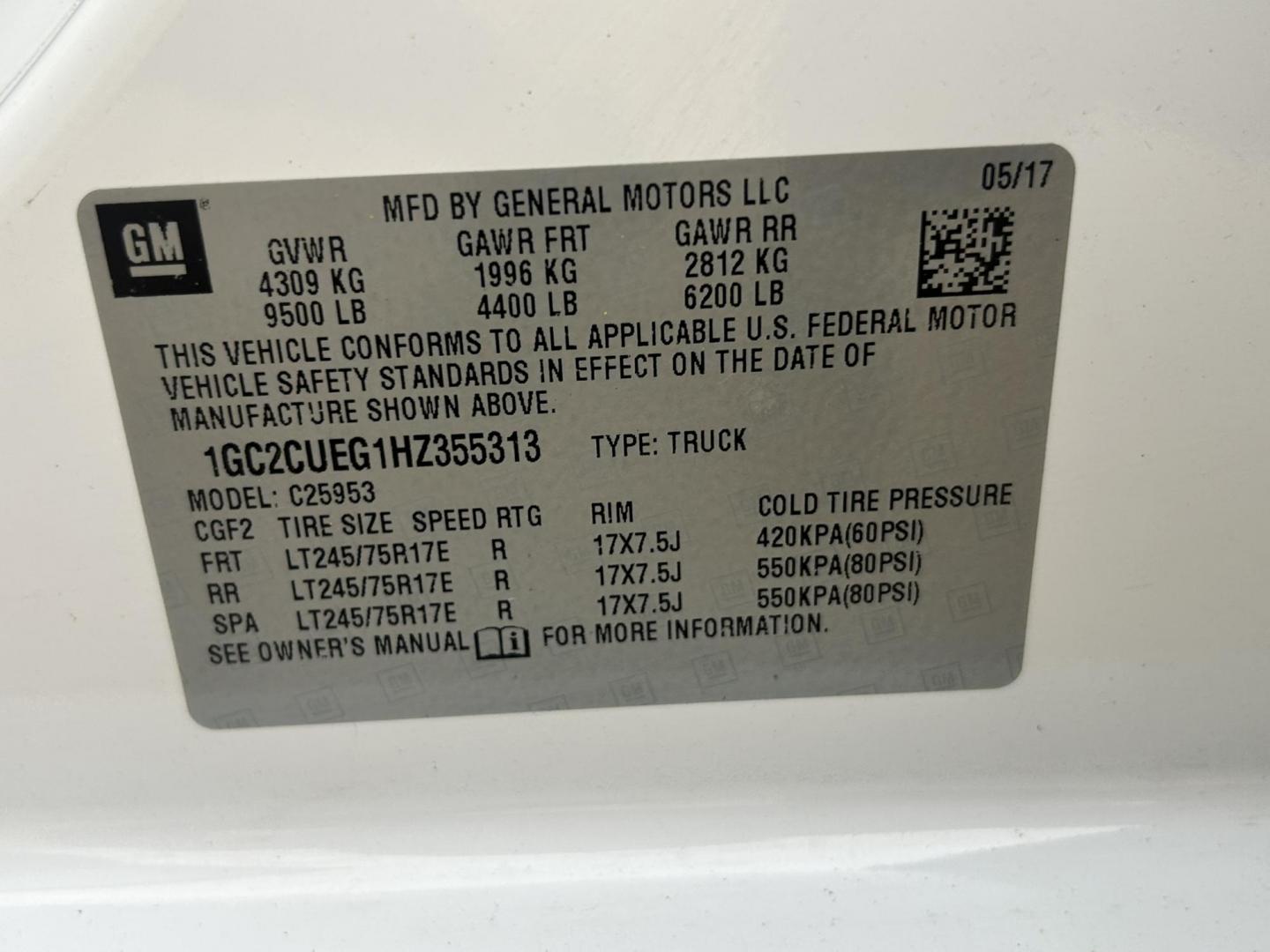 2017 White /Gray Chevrolet Silverado 2500HD 2500 HD (1GC2CUEG1HZ) with an 6.0L V8 OHV 16V FFV engine, 6A transmission, located at 17760 Hwy 62, Morris, OK, 74445, (918) 733-4887, 35.609104, -95.877060 - 2017 CHEVY SILVERADO 2500 HD 2WD BI-FUEL SYSTEM THAT RUNS ON CNG OR GASOLINE WITH 6.0L V8 ENIGINE. IT FEATURES POWER LOCKS, POWER WINDOWS, MANUAL SEATS, LEATHER INTERIOR, CRUSIE CONTROL, TRACTION CONTROL, TRAILER BRAKES, AM/FM RADIO, BACKUP CAMERA, NO BACK SEAT HAS OPEN TOOL BOX, AND TOOL BED.***HA - Photo#32