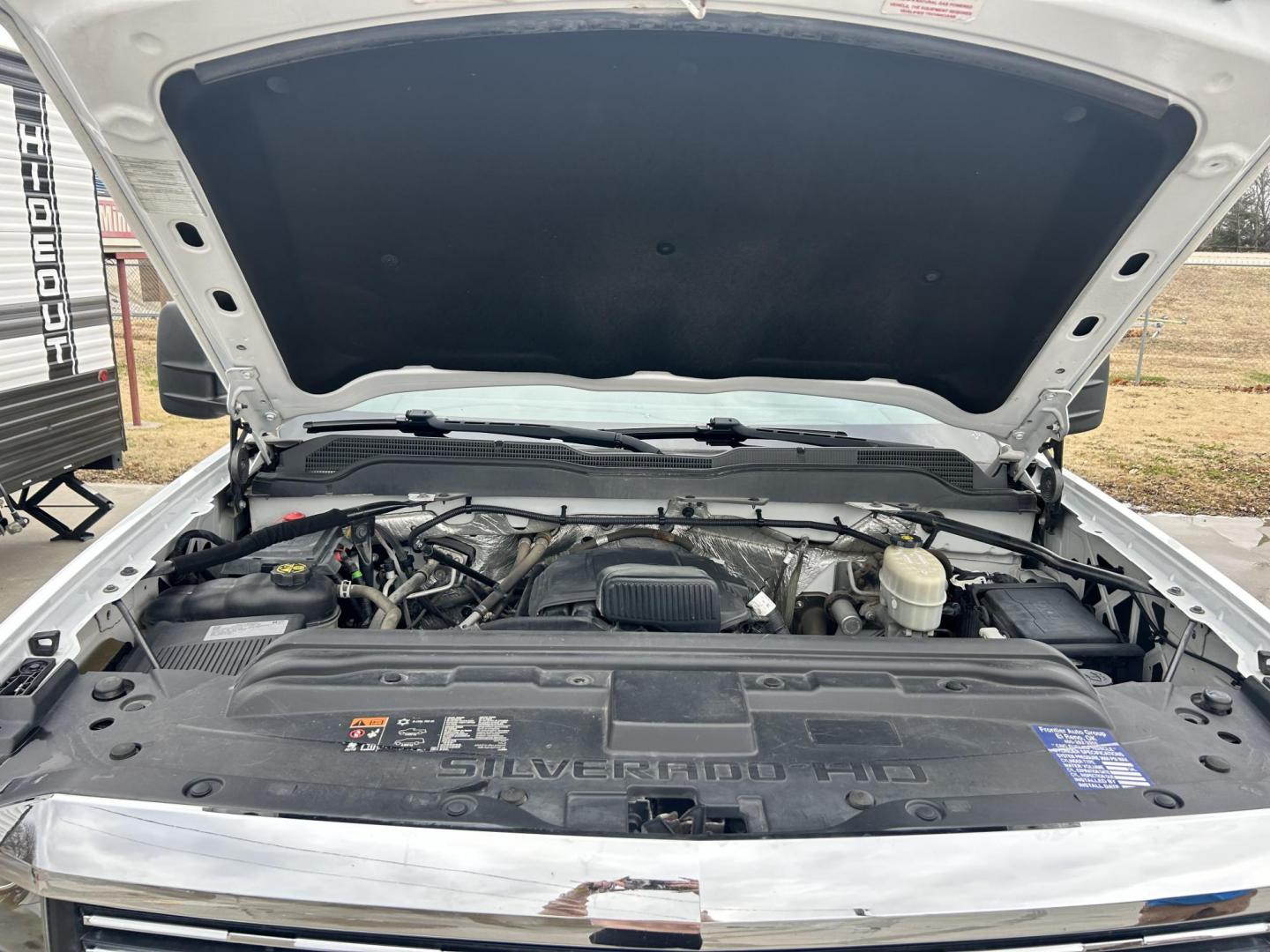 2017 White /Gray Chevrolet Silverado 2500HD 2500 HD (1GC2CUEG1HZ) with an 6.0L V8 OHV 16V FFV engine, 6A transmission, located at 17760 Hwy 62, Morris, OK, 74445, (918) 733-4887, 35.609104, -95.877060 - 2017 CHEVY SILVERADO 2500 HD 2WD BI-FUEL SYSTEM THAT RUNS ON CNG OR GASOLINE WITH 6.0L V8 ENIGINE. IT FEATURES POWER LOCKS, POWER WINDOWS, MANUAL SEATS, LEATHER INTERIOR, CRUSIE CONTROL, TRACTION CONTROL, TRAILER BRAKES, AM/FM RADIO, BACKUP CAMERA, NO BACK SEAT HAS OPEN TOOL BOX, AND TOOL BED.***HA - Photo#27