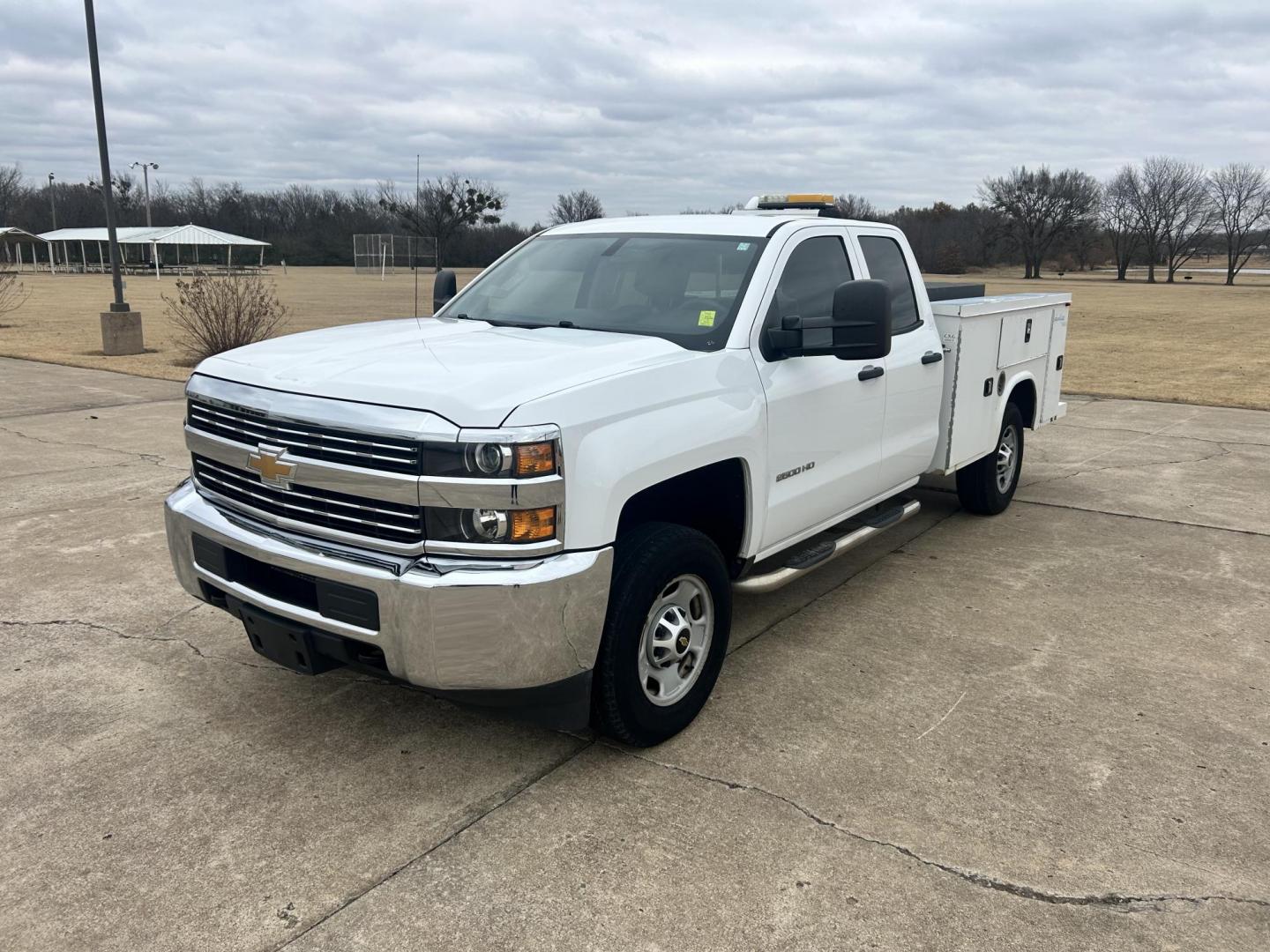 2017 White /Gray Chevrolet Silverado 2500HD 2500 HD (1GC2CUEG1HZ) with an 6.0L V8 OHV 16V FFV engine, 6A transmission, located at 17760 Hwy 62, Morris, OK, 74445, (918) 733-4887, 35.609104, -95.877060 - 2017 CHEVY SILVERADO 2500 HD 2WD BI-FUEL SYSTEM THAT RUNS ON CNG OR GASOLINE WITH 6.0L V8 ENIGINE. IT FEATURES POWER LOCKS, POWER WINDOWS, MANUAL SEATS, LEATHER INTERIOR, CRUSIE CONTROL, TRACTION CONTROL, TRAILER BRAKES, AM/FM RADIO, BACKUP CAMERA, NO BACK SEAT HAS OPEN TOOL BOX, AND TOOL BED.***HA - Photo#0