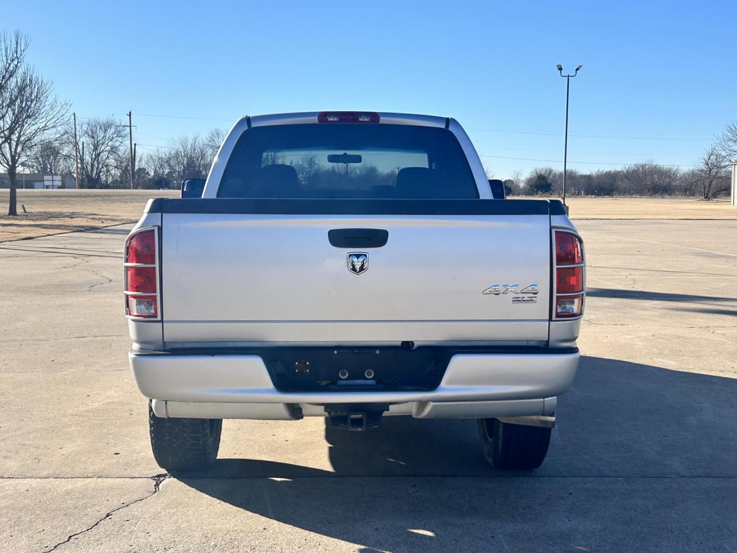 2005 Silver /BLACK Dodge Ram 1500 SLT (1D7HU18D05J) with an 5.7L V8 OHV 16V engine, 5-Speed Automatic Overdrive transmission, located at 17760 Hwy 62, Morris, OK, 74445, (918) 733-4887, 35.609104, -95.877060 - 2005 DODGE RAM DAYTONA 1500 4WD HAS THE 5.7L V8 HEMI ENGINE. IT FEATURES POWER WINDOWS, POWER LOCK, POWER MIRRORS, POWER SEATS, CLOTH SEATS, AM/FM RADIO, SATELLITE RADIO, BLUETOOTH, APPLE CAR PLAY, BACK UP CAMERA, AND BED LINER. WILD PEAK 275/60R20 TIRES AND ONLY 142,038 MILES. ***HAS LIGHT HAIL D - Photo#5