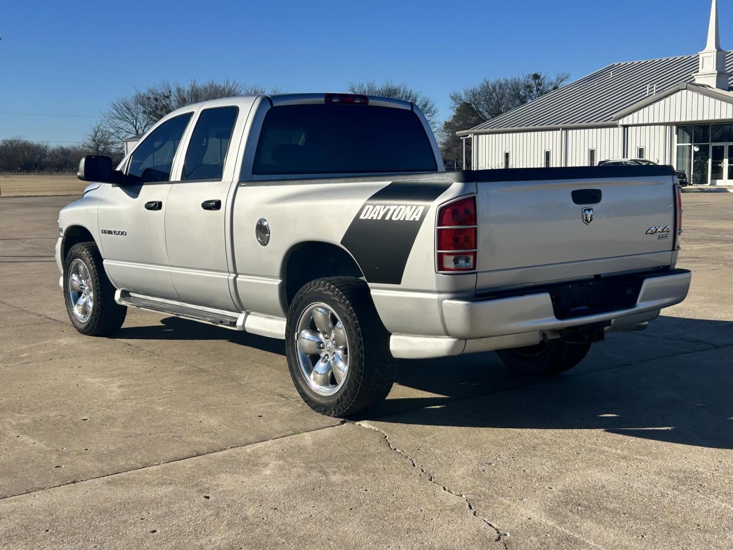 2005 Silver /BLACK Dodge Ram 1500 SLT (1D7HU18D05J) with an 5.7L V8 OHV 16V engine, 5-Speed Automatic Overdrive transmission, located at 17760 Hwy 62, Morris, OK, 74445, (918) 733-4887, 35.609104, -95.877060 - 2005 DODGE RAM DAYTONA 1500 4WD HAS THE 5.7L V8 HEMI ENGINE. IT FEATURES POWER WINDOWS, POWER LOCK, POWER MIRRORS, POWER SEATS, CLOTH SEATS, AM/FM RADIO, SATELLITE RADIO, BLUETOOTH, APPLE CAR PLAY, BACK UP CAMERA, AND BED LINER. WILD PEAK 275/60R20 TIRES AND ONLY 142,038 MILES. ***HAS LIGHT HAIL D - Photo#6