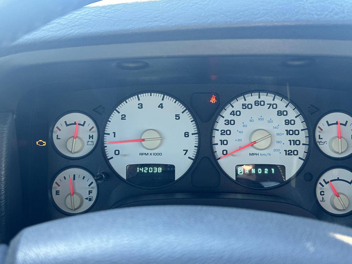 2005 Silver /BLACK Dodge Ram 1500 SLT (1D7HU18D05J) with an 5.7L V8 OHV 16V engine, 5-Speed Automatic Overdrive transmission, located at 17760 Hwy 62, Morris, OK, 74445, (918) 733-4887, 35.609104, -95.877060 - 2005 DODGE RAM DAYTONA 1500 4WD HAS THE 5.7L V8 HEMI ENGINE. IT FEATURES POWER WINDOWS, POWER LOCK, POWER MIRRORS, POWER SEATS, CLOTH SEATS, AM/FM RADIO, SATELLITE RADIO, BLUETOOTH, APPLE CAR PLAY, BACK UP CAMERA, AND BED LINER. WILD PEAK 275/60R20 TIRES AND ONLY 142,038 MILES. ***HAS LIGHT HAIL D - Photo#11