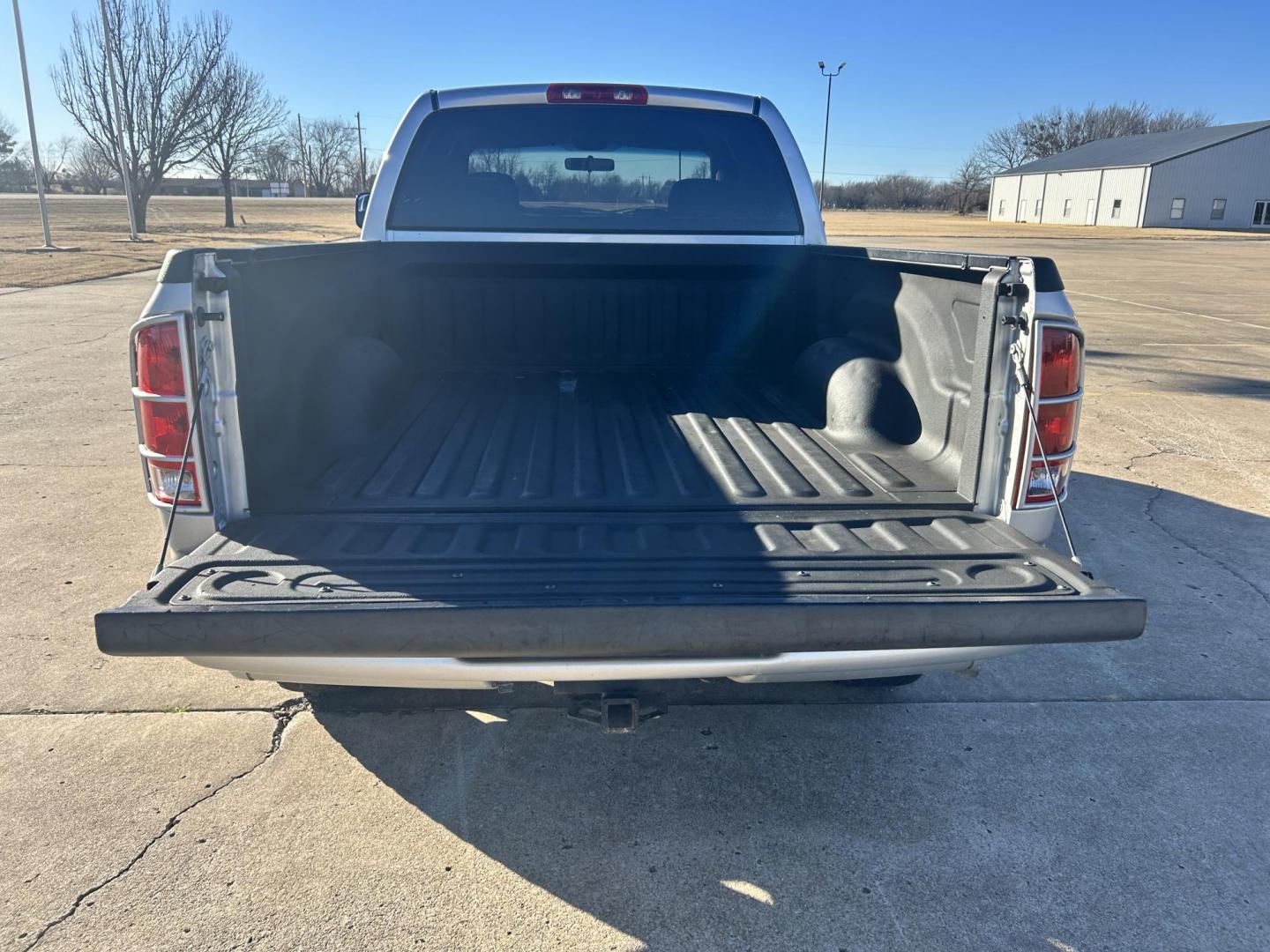 2005 Silver /BLACK Dodge Ram 1500 SLT (1D7HU18D05J) with an 5.7L V8 OHV 16V engine, 5-Speed Automatic Overdrive transmission, located at 17760 Hwy 62, Morris, OK, 74445, (918) 733-4887, 35.609104, -95.877060 - 2005 DODGE RAM DAYTONA 1500 4WD HAS THE 5.7L V8 HEMI ENGINE. IT FEATURES POWER WINDOWS, POWER LOCK, POWER MIRRORS, POWER SEATS, CLOTH SEATS, AM/FM RADIO, SATELLITE RADIO, BLUETOOTH, APPLE CAR PLAY, BACK UP CAMERA, AND BED LINER. WILD PEAK 275/60R20 TIRES AND ONLY 142,038 MILES. ***HAS LIGHT HAIL D - Photo#15