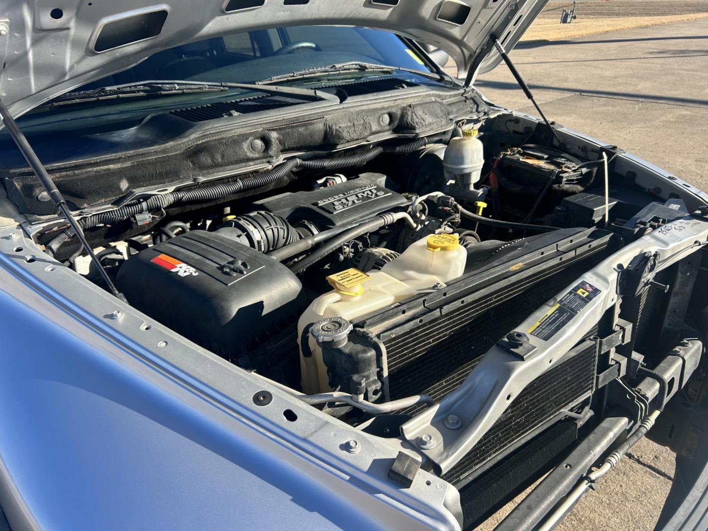 2005 Silver /BLACK Dodge Ram 1500 SLT (1D7HU18D05J) with an 5.7L V8 OHV 16V engine, 5-Speed Automatic Overdrive transmission, located at 17760 Hwy 62, Morris, OK, 74445, (918) 733-4887, 35.609104, -95.877060 - 2005 DODGE RAM DAYTONA 1500 4WD HAS THE 5.7L V8 HEMI ENGINE. IT FEATURES POWER WINDOWS, POWER LOCK, POWER MIRRORS, POWER SEATS, CLOTH SEATS, AM/FM RADIO, SATELLITE RADIO, BLUETOOTH, APPLE CAR PLAY, BACK UP CAMERA, AND BED LINER. WILD PEAK 275/60R20 TIRES AND ONLY 142,038 MILES. ***HAS LIGHT HAIL D - Photo#18
