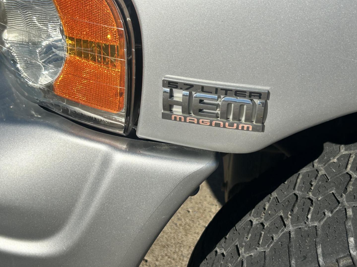 2005 Silver /BLACK Dodge Ram 1500 SLT (1D7HU18D05J) with an 5.7L V8 OHV 16V engine, 5-Speed Automatic Overdrive transmission, located at 17760 Hwy 62, Morris, OK, 74445, (918) 733-4887, 35.609104, -95.877060 - 2005 DODGE RAM DAYTONA 1500 4WD HAS THE 5.7L V8 HEMI ENGINE. IT FEATURES POWER WINDOWS, POWER LOCK, POWER MIRRORS, POWER SEATS, CLOTH SEATS, AM/FM RADIO, SATELLITE RADIO, BLUETOOTH, APPLE CAR PLAY, BACK UP CAMERA, AND BED LINER. WILD PEAK 275/60R20 TIRES AND ONLY 142,038 MILES. ***HAS LIGHT HAIL D - Photo#24