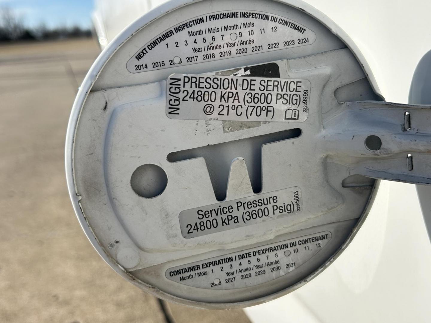 2013 White /Gray Chevrolet Express 2500 Cargo (1GCWGFCB5D1) with an 6.0L V8 OHV 16V FFV engine, 6-Speed Automatic transmission, located at 17760 Hwy 62, Morris, OK, 74445, (918) 733-4887, 35.609104, -95.877060 - 2013 CHEVROLET EXPRESS DEDICATED CNG ONLY RUNS ON COMPRESSED NATURAL GAS RWD 6.0L V8 ENGINE. FEATURING POWER LOCKS, MANUAL WINDOWS, MANUAL MIRRORS, MANUAL SEATS, AM/FM STEREO, LEATHER SEATS, BACKUP CAMERA, TRACTION CONTROL, LOCKING METAL CONSOLE, STEEL SHELVES, SPLIT SWING-OUT RIGHT DOORS, AND TOW P - Photo#20