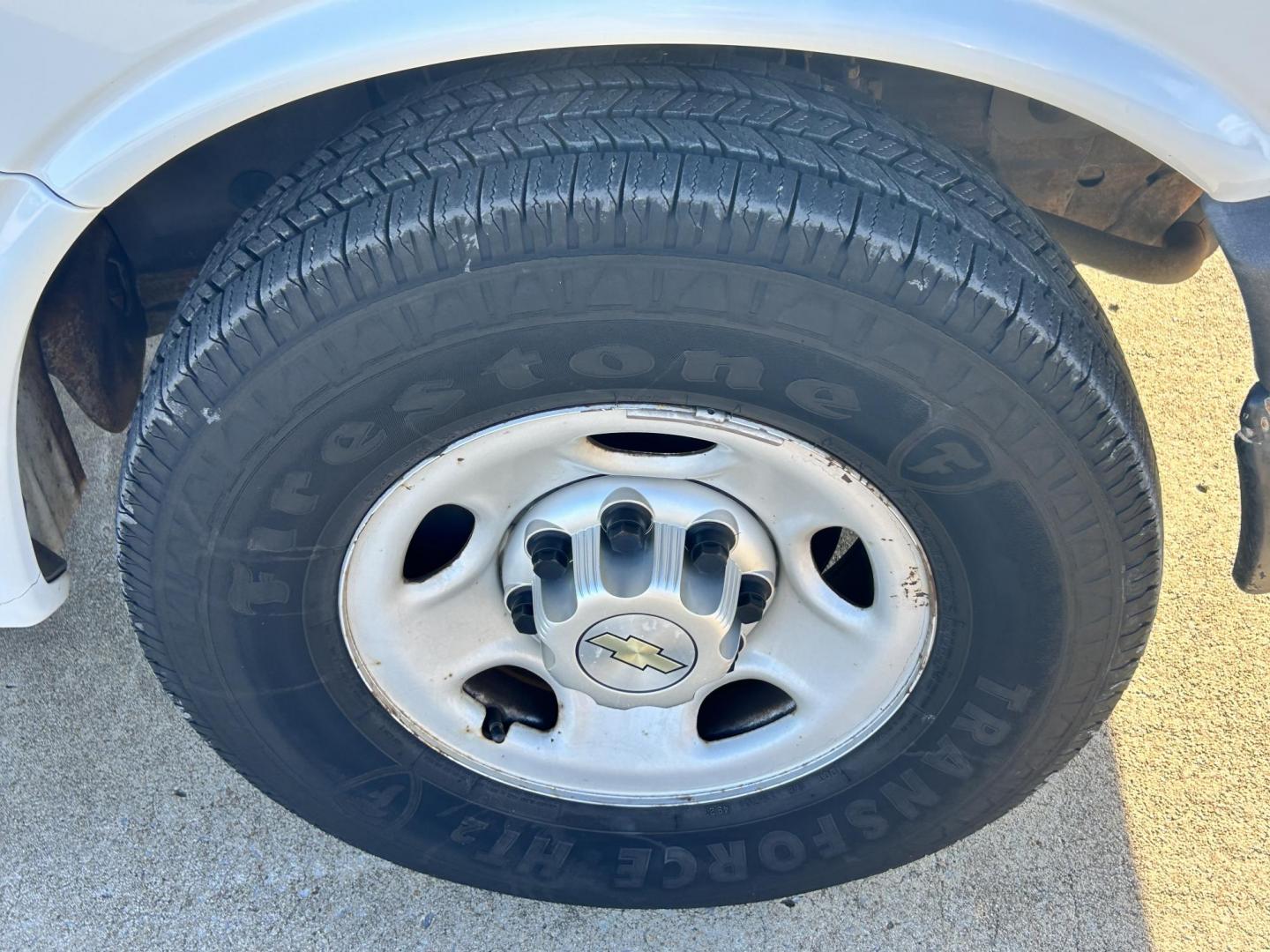 2013 White /Gray Chevrolet Express 2500 Cargo (1GCWGFCB5D1) with an 6.0L V8 OHV 16V FFV engine, 6-Speed Automatic transmission, located at 17760 Hwy 62, Morris, OK, 74445, (918) 733-4887, 35.609104, -95.877060 - 2013 CHEVROLET EXPRESS DEDICATED CNG ONLY RUNS ON COMPRESSED NATURAL GAS RWD 6.0L V8 ENGINE. FEATURING POWER LOCKS, MANUAL WINDOWS, MANUAL MIRRORS, MANUAL SEATS, AM/FM STEREO, LEATHER SEATS, BACKUP CAMERA, TRACTION CONTROL, LOCKING METAL CONSOLE, STEEL SHELVES, SPLIT SWING-OUT RIGHT DOORS, AND TOW P - Photo#29