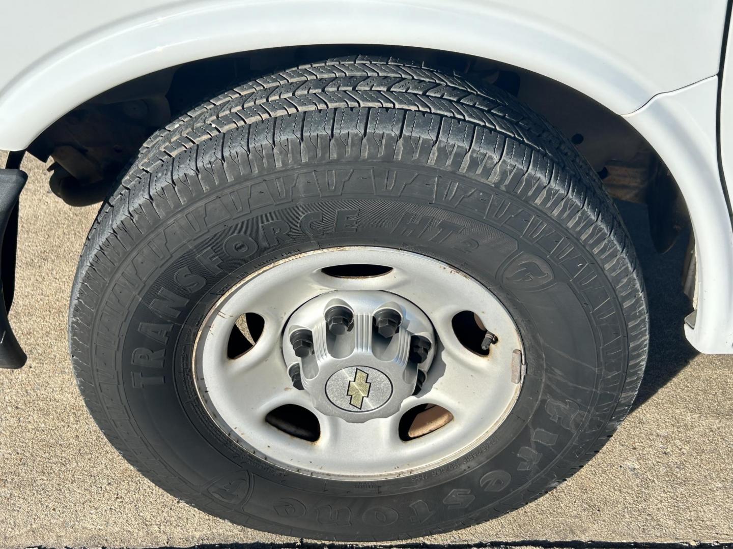 2013 White /Gray Chevrolet Express 2500 Cargo (1GCWGFCB5D1) with an 6.0L V8 OHV 16V FFV engine, 6-Speed Automatic transmission, located at 17760 Hwy 62, Morris, OK, 74445, (918) 733-4887, 35.609104, -95.877060 - 2013 CHEVROLET EXPRESS DEDICATED CNG ONLY RUNS ON COMPRESSED NATURAL GAS RWD 6.0L V8 ENGINE. FEATURING POWER LOCKS, MANUAL WINDOWS, MANUAL MIRRORS, MANUAL SEATS, AM/FM STEREO, LEATHER SEATS, BACKUP CAMERA, TRACTION CONTROL, LOCKING METAL CONSOLE, STEEL SHELVES, SPLIT SWING-OUT RIGHT DOORS, AND TOW P - Photo#28