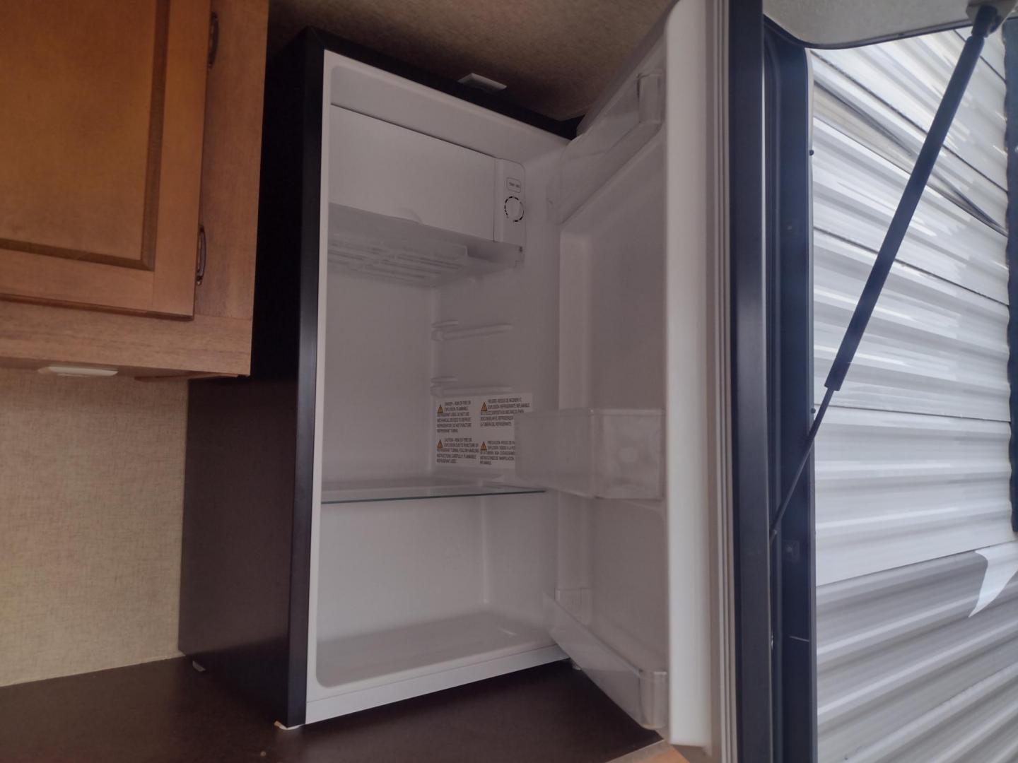 2014 Silver /Gray Forest River Catalina 39BHTS (5ZT2CA4B2ET) , located at 17760 Hwy 62, Morris, OK, 74445, 35.609104, -95.877060 - GET IT WHILE YOU CAN!!! 2014 FOREST RIVER CATALINA COACHMEN 39BHTS 41FT OVERALL WITH 21FT POWER AWNING.***REBUILT TITLE*** IN THE MASTER BEDROOM IS A QUEEN SIZE BED WITH STORAGE UNDER THE BED, OVERHEAD CABINETS, WARDROBE CABINETS, WARDROBE CLOSET, AND CEILING FAN. IN THE LIVING/KITCHEN AREA IS AN EN - Photo#11