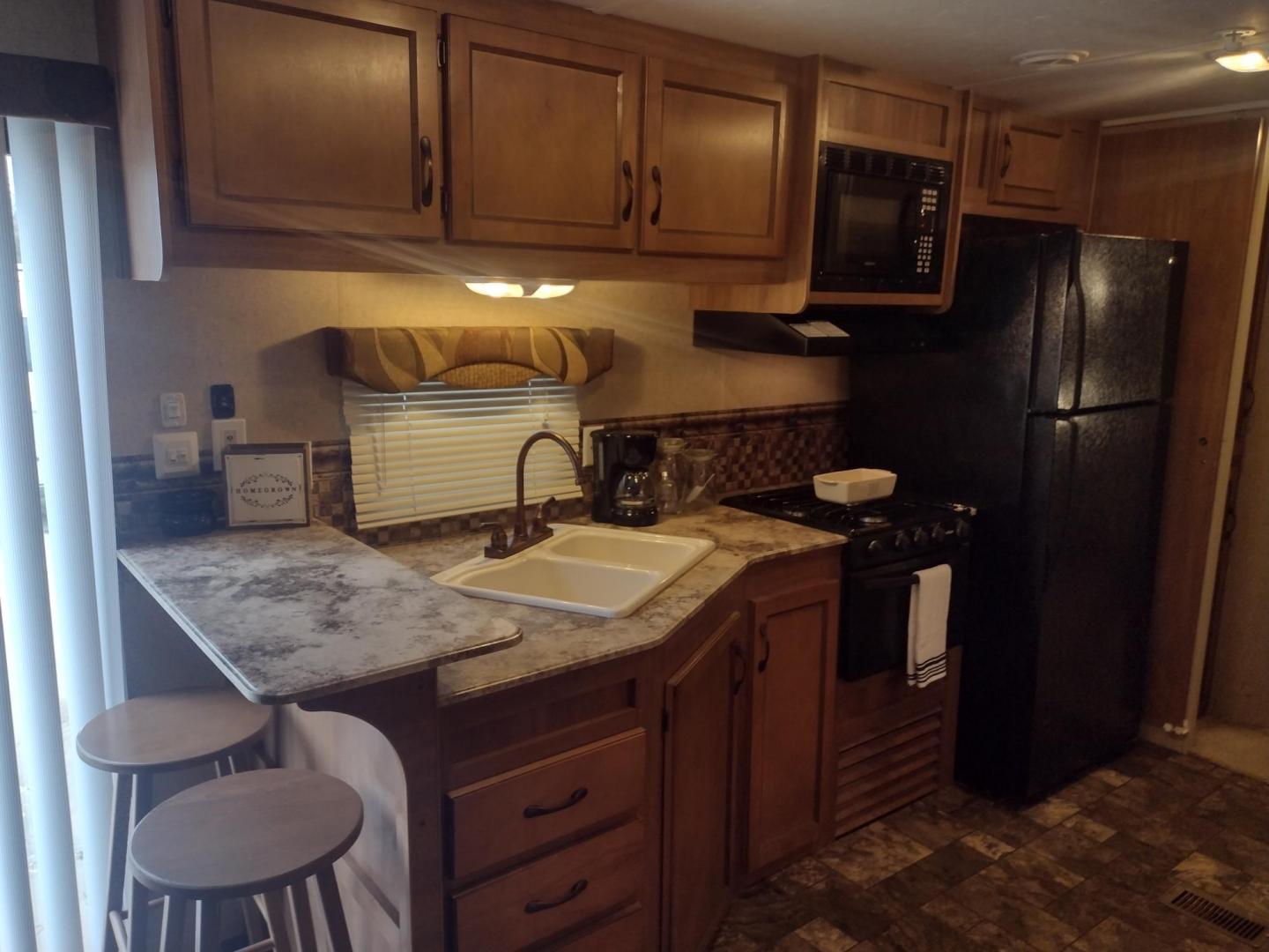 2014 Silver /Gray Forest River Catalina 39BHTS (5ZT2CA4B2ET) , located at 17760 Hwy 62, Morris, OK, 74445, 35.609104, -95.877060 - GET IT WHILE YOU CAN!!! 2014 FOREST RIVER CATALINA COACHMEN 39BHTS 41FT OVERALL WITH 21FT POWER AWNING.***REBUILT TITLE*** IN THE MASTER BEDROOM IS A QUEEN SIZE BED WITH STORAGE UNDER THE BED, OVERHEAD CABINETS, WARDROBE CABINETS, WARDROBE CLOSET, AND CEILING FAN. IN THE LIVING/KITCHEN AREA IS AN EN - Photo#23