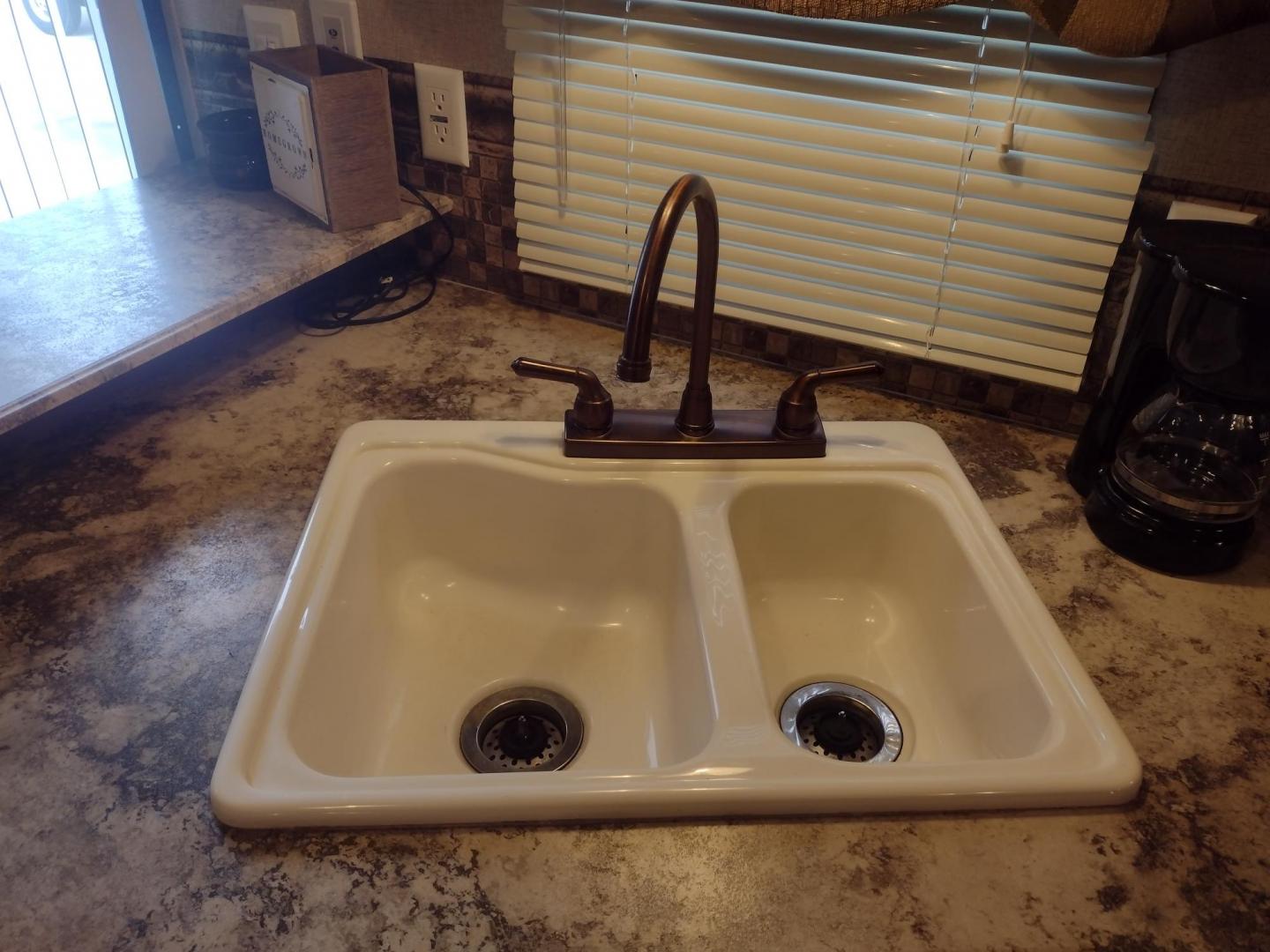 2014 Silver /Gray Forest River Catalina 39BHTS (5ZT2CA4B2ET) , located at 17760 Hwy 62, Morris, OK, 74445, 35.609104, -95.877060 - GET IT WHILE YOU CAN!!! 2014 FOREST RIVER CATALINA COACHMEN 39BHTS 41FT OVERALL WITH 21FT POWER AWNING.***REBUILT TITLE*** IN THE MASTER BEDROOM IS A QUEEN SIZE BED WITH STORAGE UNDER THE BED, OVERHEAD CABINETS, WARDROBE CABINETS, WARDROBE CLOSET, AND CEILING FAN. IN THE LIVING/KITCHEN AREA IS AN EN - Photo#24