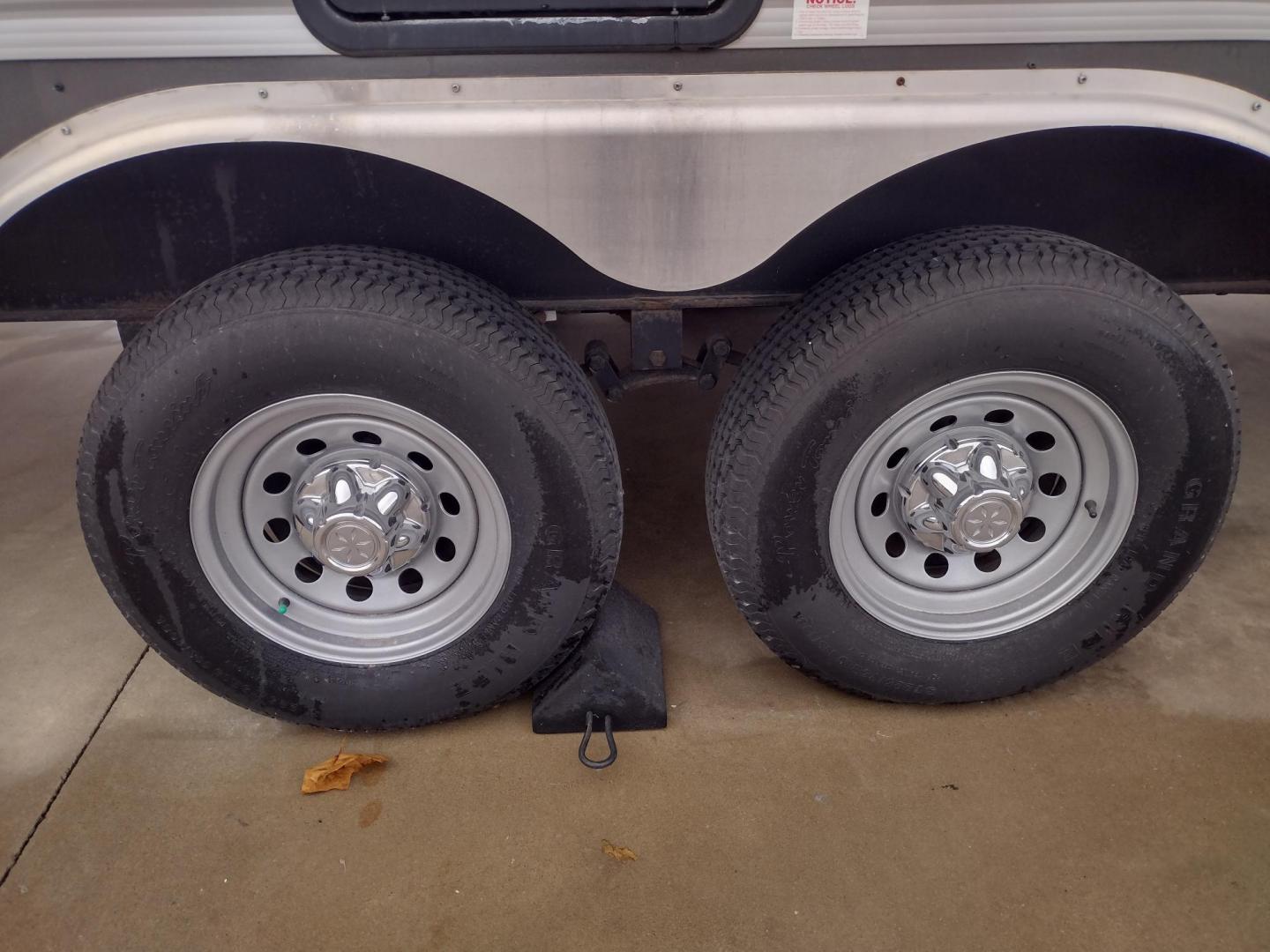 2014 Silver /Gray Forest River Catalina 39BHTS (5ZT2CA4B2ET) , located at 17760 Hwy 62, Morris, OK, 74445, 35.609104, -95.877060 - GET IT WHILE YOU CAN!!! 2014 FOREST RIVER CATALINA COACHMEN 39BHTS 41FT OVERALL WITH 21FT POWER AWNING.***REBUILT TITLE*** IN THE MASTER BEDROOM IS A QUEEN SIZE BED WITH STORAGE UNDER THE BED, OVERHEAD CABINETS, WARDROBE CABINETS, WARDROBE CLOSET, AND CEILING FAN. IN THE LIVING/KITCHEN AREA IS AN EN - Photo#60