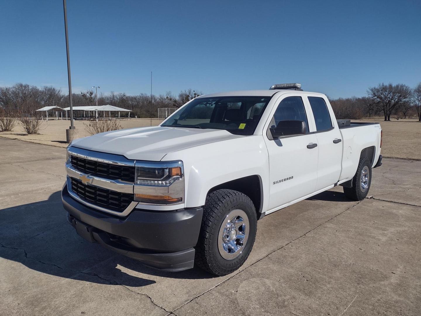 2019 White /Gray Chevrolet Silverado 1500 (2GCVKNECXK1) with an 5.3L V8 OHV 16V engine, 6A transmission, located at 17760 Hwy 62, Morris, OK, 74445, (918) 733-4887, 35.609104, -95.877060 - 2019 CHEVY SILVERADO 1500 4WD ***CLEAN TITLE*** BI-FUEL SYSTEM RUNS ON CNG OR GASOLINE WITH THE 5.3L V8 ENGINE. IT FEATURES MANUAL SEATS, LEATHER INTERIOR, POWER LOCKS, POWER WINDOWS, AM/FM RADIO, BACKUP CAMERA, CRUSIE CONTROL, TRACTION CONTROL, AND SAFETY LIGHT. ONLY 188,142 MILES WITH 265/70R17 TI - Photo#0