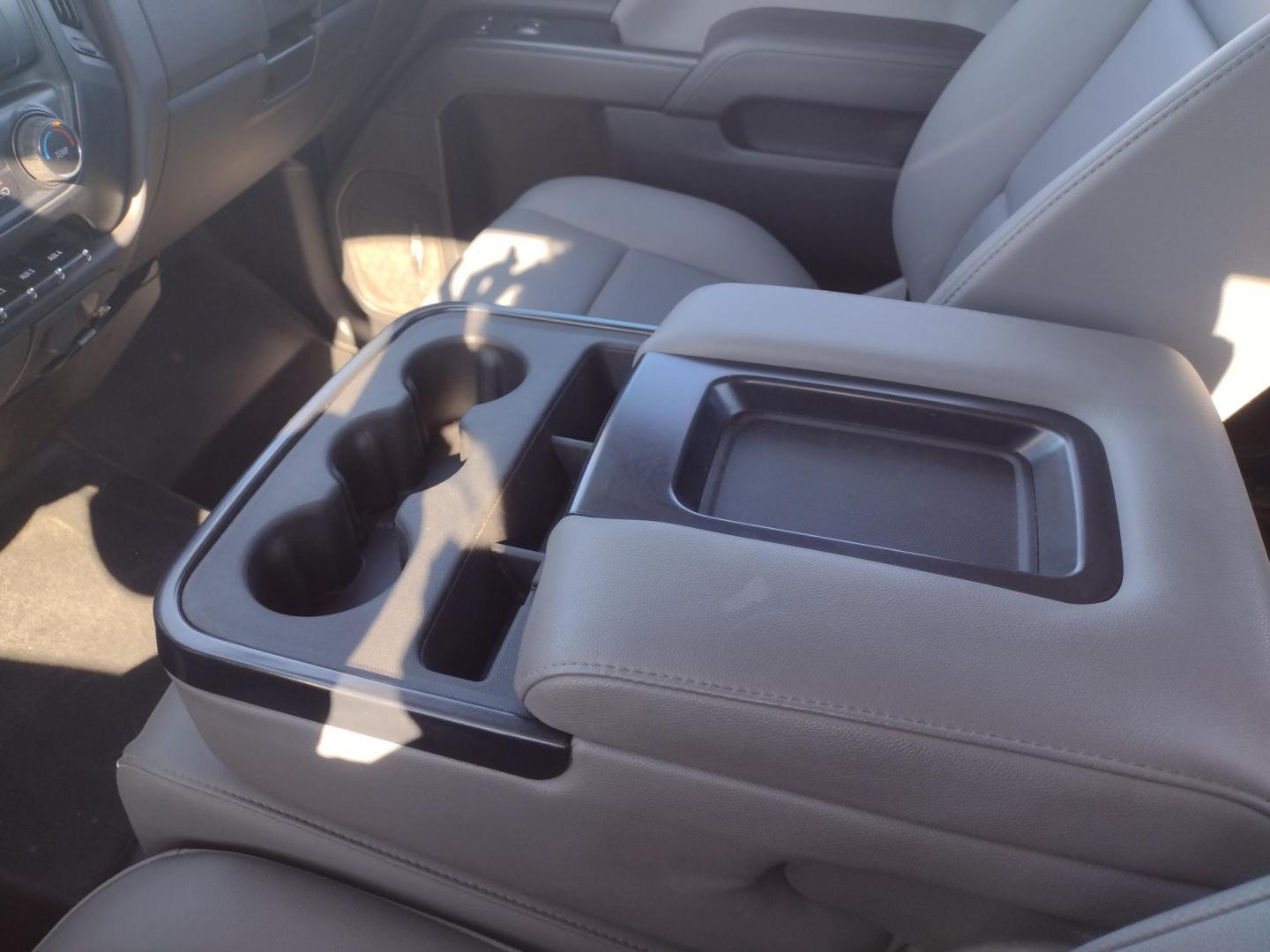 2019 White /Gray Chevrolet Silverado 1500 (2GCVKNECXK1) with an 5.3L V8 OHV 16V engine, 6A transmission, located at 17760 Hwy 62, Morris, OK, 74445, (918) 733-4887, 35.609104, -95.877060 - 2019 CHEVY SILVERADO 1500 4WD ***CLEAN TITLE*** BI-FUEL SYSTEM RUNS ON CNG OR GASOLINE WITH THE 5.3L V8 ENGINE. IT FEATURES MANUAL SEATS, LEATHER INTERIOR, POWER LOCKS, POWER WINDOWS, AM/FM RADIO, BACKUP CAMERA, CRUSIE CONTROL, TRACTION CONTROL, AND SAFETY LIGHT. ONLY 188,142 MILES WITH 265/70R17 TI - Photo#20