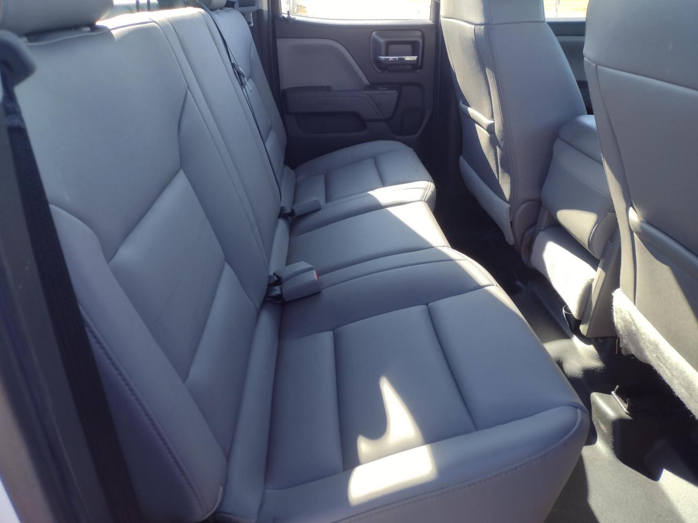 2019 White /Gray Chevrolet Silverado 1500 (2GCVKNECXK1) with an 5.3L V8 OHV 16V engine, 6A transmission, located at 17760 Hwy 62, Morris, OK, 74445, (918) 733-4887, 35.609104, -95.877060 - 2019 CHEVY SILVERADO 1500 4WD ***CLEAN TITLE*** BI-FUEL SYSTEM RUNS ON CNG OR GASOLINE WITH THE 5.3L V8 ENGINE. IT FEATURES MANUAL SEATS, LEATHER INTERIOR, POWER LOCKS, POWER WINDOWS, AM/FM RADIO, BACKUP CAMERA, CRUSIE CONTROL, TRACTION CONTROL, AND SAFETY LIGHT. ONLY 188,142 MILES WITH 265/70R17 TI - Photo#21