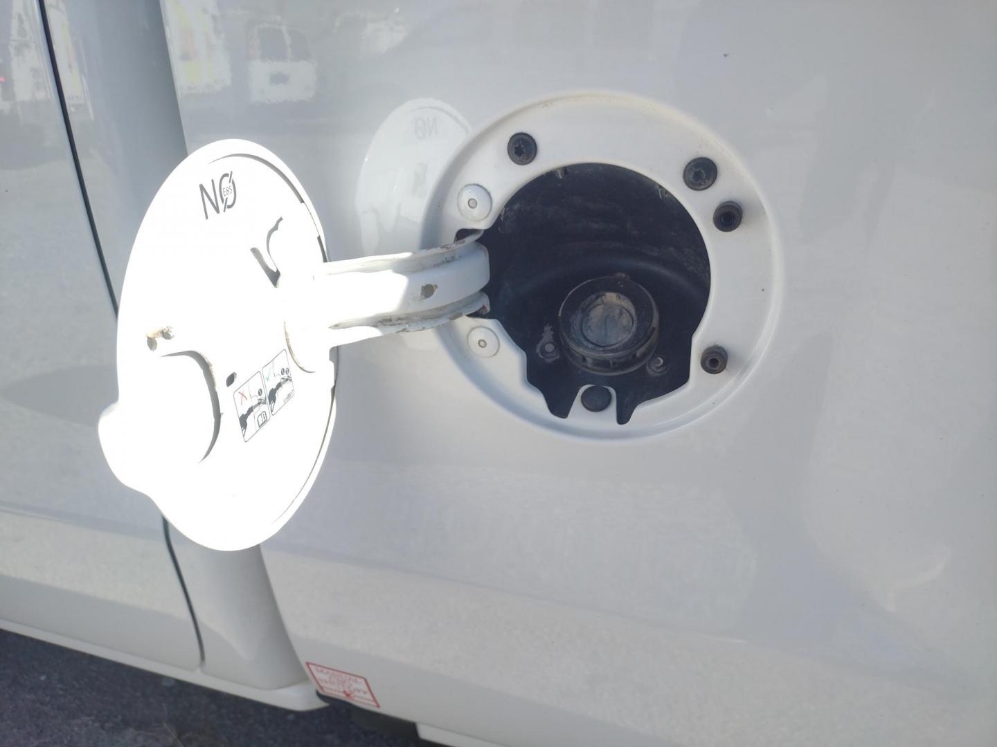 2019 White /Gray Chevrolet Silverado 1500 (2GCVKNECXK1) with an 5.3L V8 OHV 16V engine, 6A transmission, located at 17760 Hwy 62, Morris, OK, 74445, (918) 733-4887, 35.609104, -95.877060 - 2019 CHEVY SILVERADO 1500 4WD ***CLEAN TITLE*** BI-FUEL SYSTEM RUNS ON CNG OR GASOLINE WITH THE 5.3L V8 ENGINE. IT FEATURES MANUAL SEATS, LEATHER INTERIOR, POWER LOCKS, POWER WINDOWS, AM/FM RADIO, BACKUP CAMERA, CRUSIE CONTROL, TRACTION CONTROL, AND SAFETY LIGHT. ONLY 188,142 MILES WITH 265/70R17 TI - Photo#9