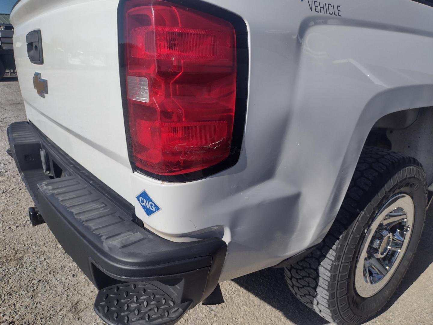 2019 White /Gray Chevrolet Silverado 1500 (2GCVKNECXK1) with an 5.3L V8 OHV 16V engine, 6A transmission, located at 17760 Hwy 62, Morris, OK, 74445, (918) 733-4887, 35.609104, -95.877060 - 2019 CHEVY SILVERADO 1500 4WD ***CLEAN TITLE*** BI-FUEL SYSTEM RUNS ON CNG OR GASOLINE WITH THE 5.3L V8 ENGINE. IT FEATURES MANUAL SEATS, LEATHER INTERIOR, POWER LOCKS, POWER WINDOWS, AM/FM RADIO, BACKUP CAMERA, CRUSIE CONTROL, TRACTION CONTROL, AND SAFETY LIGHT. ONLY 188,142 MILES WITH 265/70R17 TI - Photo#32