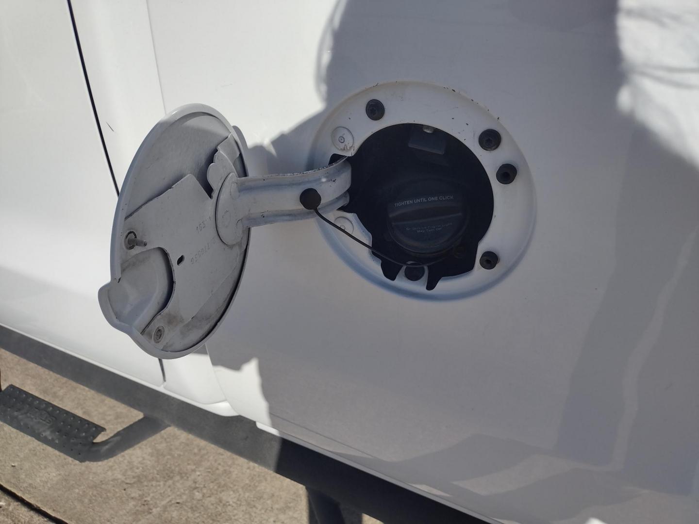 2015 White /Gray Chevrolet Silverado 2500HD (1GC2CUEB1FZ) with an 6.0L V8 OHV 16V CNG engine, 6A transmission, located at 17760 Hwy 62, Morris, OK, 74445, (918) 733-4887, 35.609104, -95.877060 - 2015 CHEVY SILVERADO 2500HD 2WD ***CLEAN TITLE*** BI-FUEL SYSTEM RUNS ON CNG OR GASOLINE WITH THE 6.0L V8 ENGINE. IT FEATURES MANUAL SEATS, LEATHER INTERIOR, POWER LOCKS, POWER WINDOWS, POWER MIRRORS, AM/FM RADIO, BACKUP CAMERA, CRUSIE CONTROL, TRACTION CONTROL, AND BED LINER. ONLY 123,441 MILES WI - Photo#9