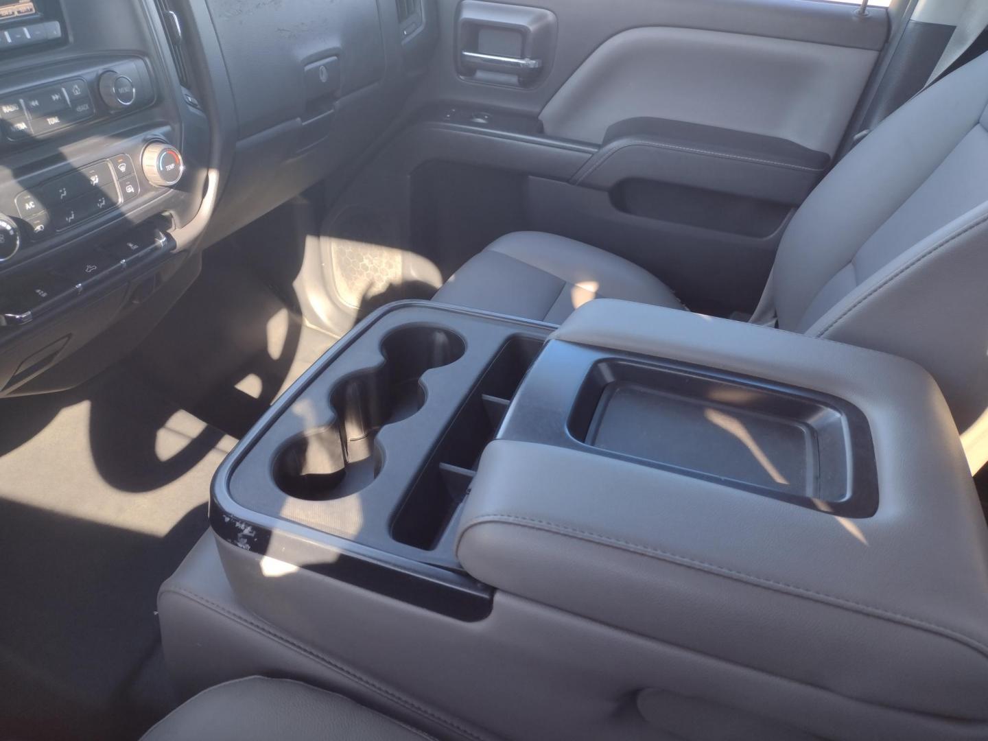 2015 White /Gray Chevrolet Silverado 2500HD (1GC2CUEB1FZ) with an 6.0L V8 OHV 16V CNG engine, 6A transmission, located at 17760 Hwy 62, Morris, OK, 74445, (918) 733-4887, 35.609104, -95.877060 - 2015 CHEVY SILVERADO 2500HD 2WD ***CLEAN TITLE*** BI-FUEL SYSTEM RUNS ON CNG OR GASOLINE WITH THE 6.0L V8 ENGINE. IT FEATURES MANUAL SEATS, LEATHER INTERIOR, POWER LOCKS, POWER WINDOWS, POWER MIRRORS, AM/FM RADIO, BACKUP CAMERA, CRUSIE CONTROL, TRACTION CONTROL, AND BED LINER. ONLY 123,441 MILES WI - Photo#18