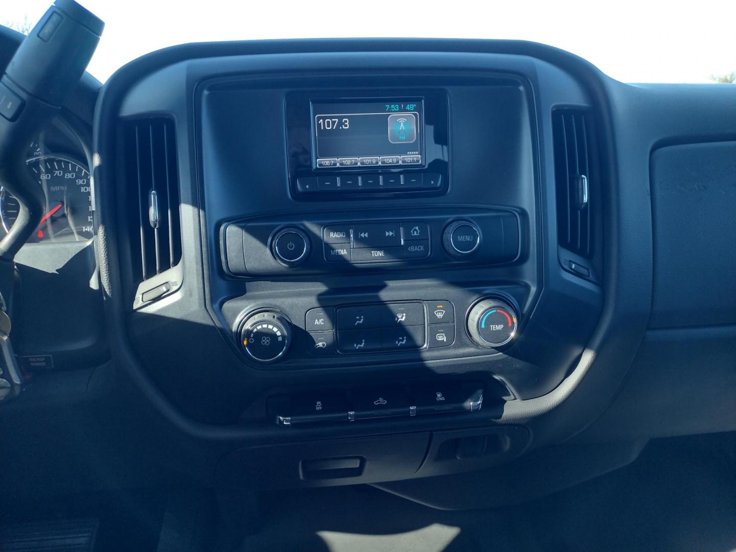 2015 White /Gray Chevrolet Silverado 2500HD (1GC2CUEB1FZ) with an 6.0L V8 OHV 16V CNG engine, 6A transmission, located at 17760 Hwy 62, Morris, OK, 74445, (918) 733-4887, 35.609104, -95.877060 - 2015 CHEVY SILVERADO 2500HD 2WD ***CLEAN TITLE*** BI-FUEL SYSTEM RUNS ON CNG OR GASOLINE WITH THE 6.0L V8 ENGINE. IT FEATURES MANUAL SEATS, LEATHER INTERIOR, POWER LOCKS, POWER WINDOWS, POWER MIRRORS, AM/FM RADIO, BACKUP CAMERA, CRUSIE CONTROL, TRACTION CONTROL, AND BED LINER. ONLY 123,441 MILES WI - Photo#19