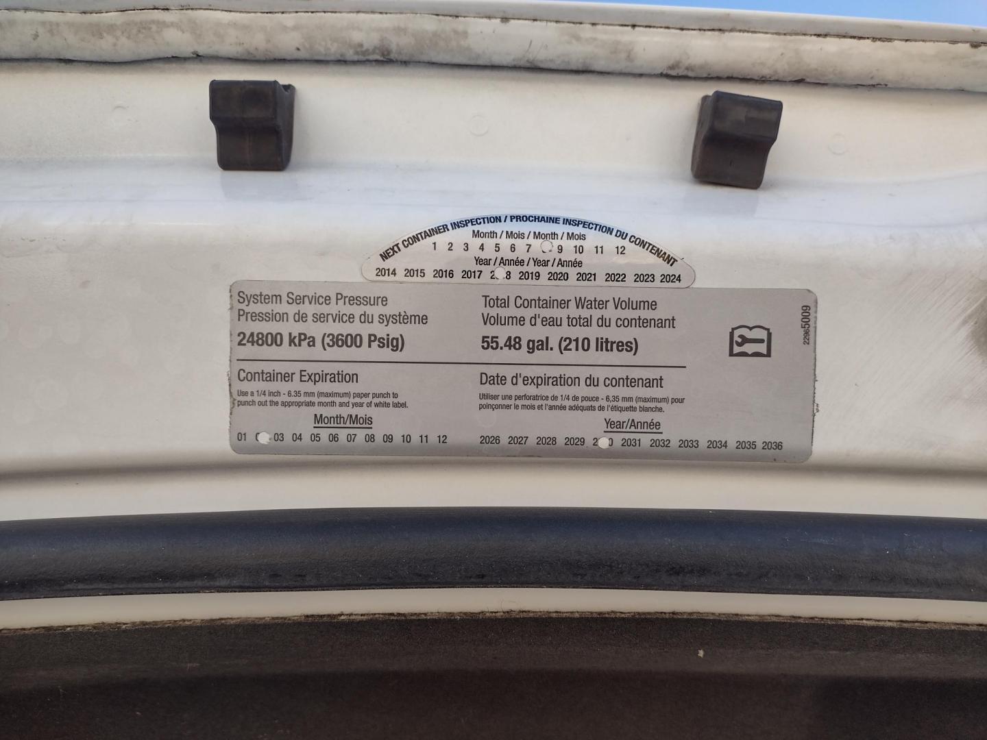 2015 White /Gray Chevrolet Silverado 2500HD (1GC2CUEB1FZ) with an 6.0L V8 OHV 16V CNG engine, 6A transmission, located at 17760 Hwy 62, Morris, OK, 74445, (918) 733-4887, 35.609104, -95.877060 - 2015 CHEVY SILVERADO 2500HD 2WD ***CLEAN TITLE*** BI-FUEL SYSTEM RUNS ON CNG OR GASOLINE WITH THE 6.0L V8 ENGINE. IT FEATURES MANUAL SEATS, LEATHER INTERIOR, POWER LOCKS, POWER WINDOWS, POWER MIRRORS, AM/FM RADIO, BACKUP CAMERA, CRUSIE CONTROL, TRACTION CONTROL, AND BED LINER. ONLY 123,441 MILES WI - Photo#25