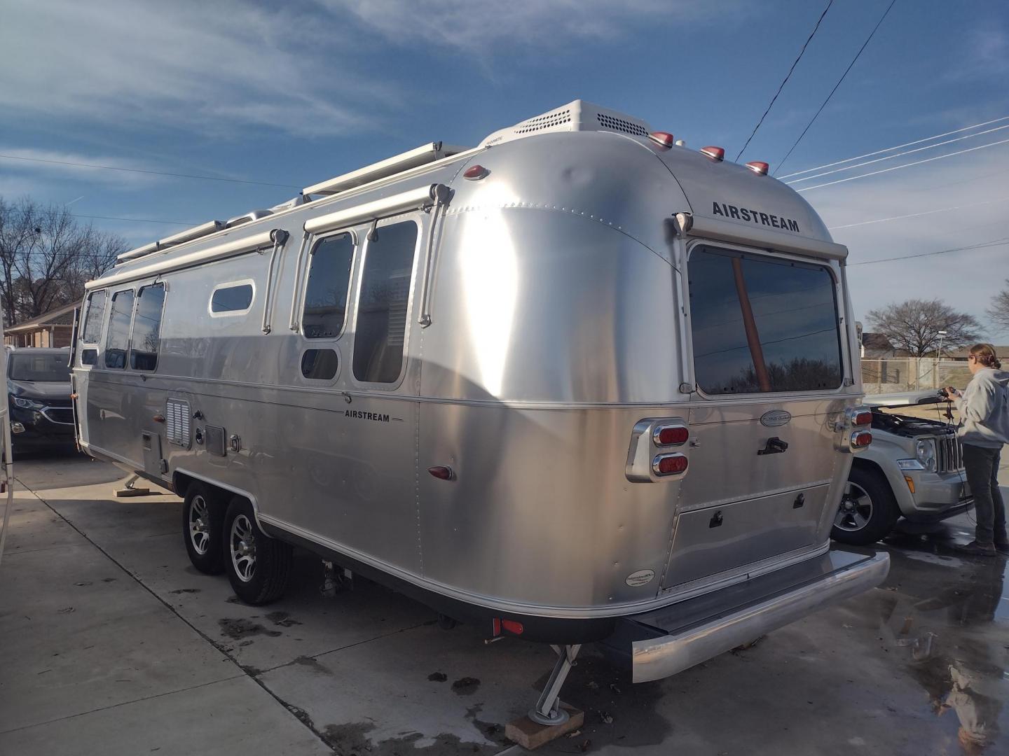 2014 Silver /TAN Airstream FLYING CLOUD 30 30 (1STJ9YP22EJ) , located at 17760 Hwy 62, Morris, OK, 74445, 35.609104, -95.877060 - HAVE YOU EVER WANTED TO BECOME PART OF THE AIRSTREAM FAMILY? WELL HERE IS YOUR CHANCE, CHECK OUT THIS 2014 AIRSTREAM FLYING CLOUD 30 31FT OVERALL WITH A 21FT MANUAL AWNING. ***REBUILT TITLE DUE TO HAIL DAMAGE*** IN THE LIVING AND KITCHEN AREA IS A LEATHER SOFA THAT FOLDS DOWN FOR ADDITIONAL SLEEPING - Photo#6